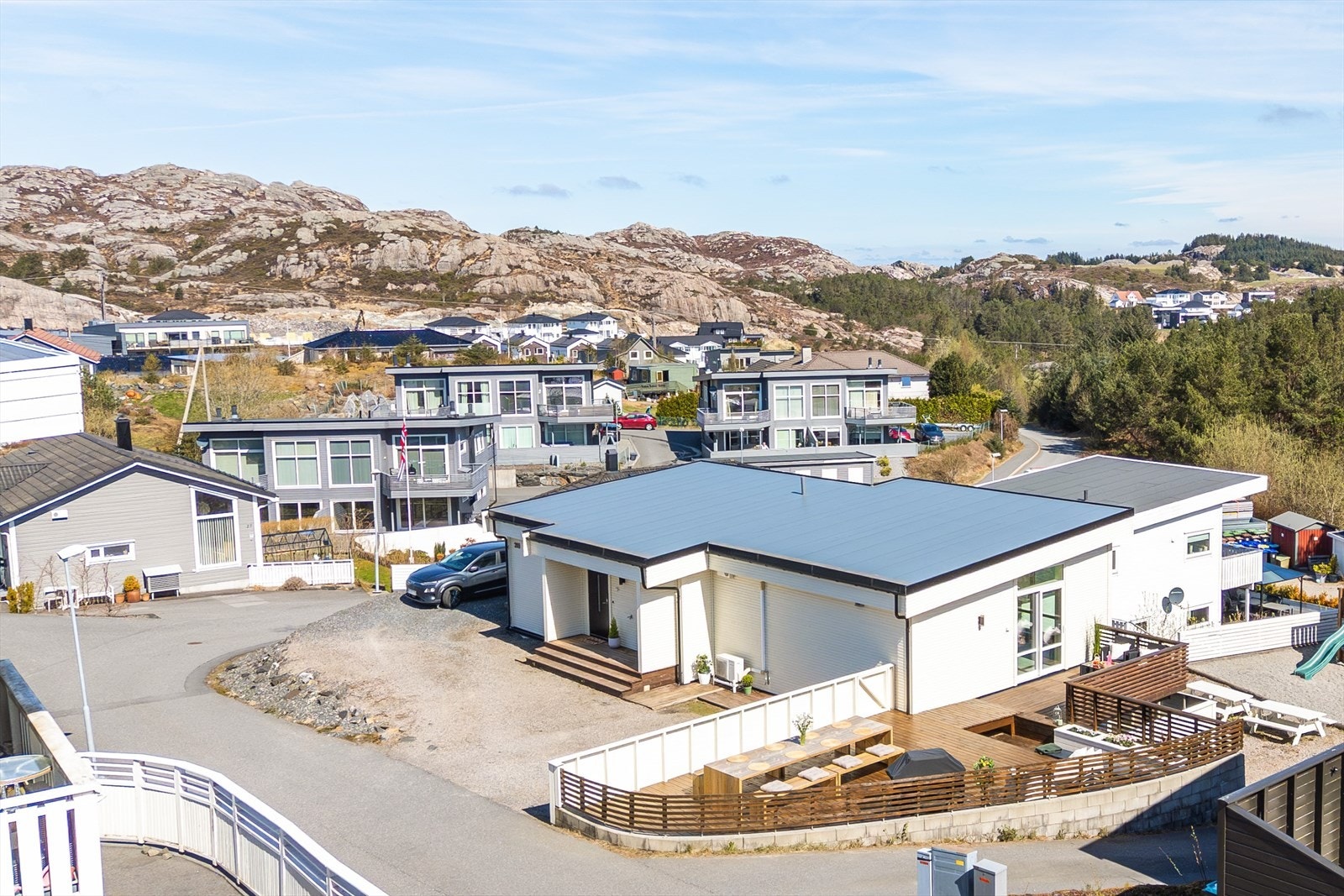 Stor terrasse med gode solforhold. Galleribilde