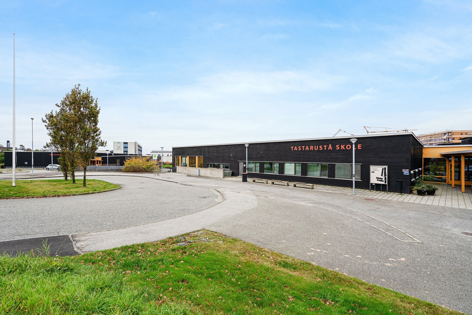 Skoler, barnehager og idrettsanlegg er også like i nabolaget. Galleribilde