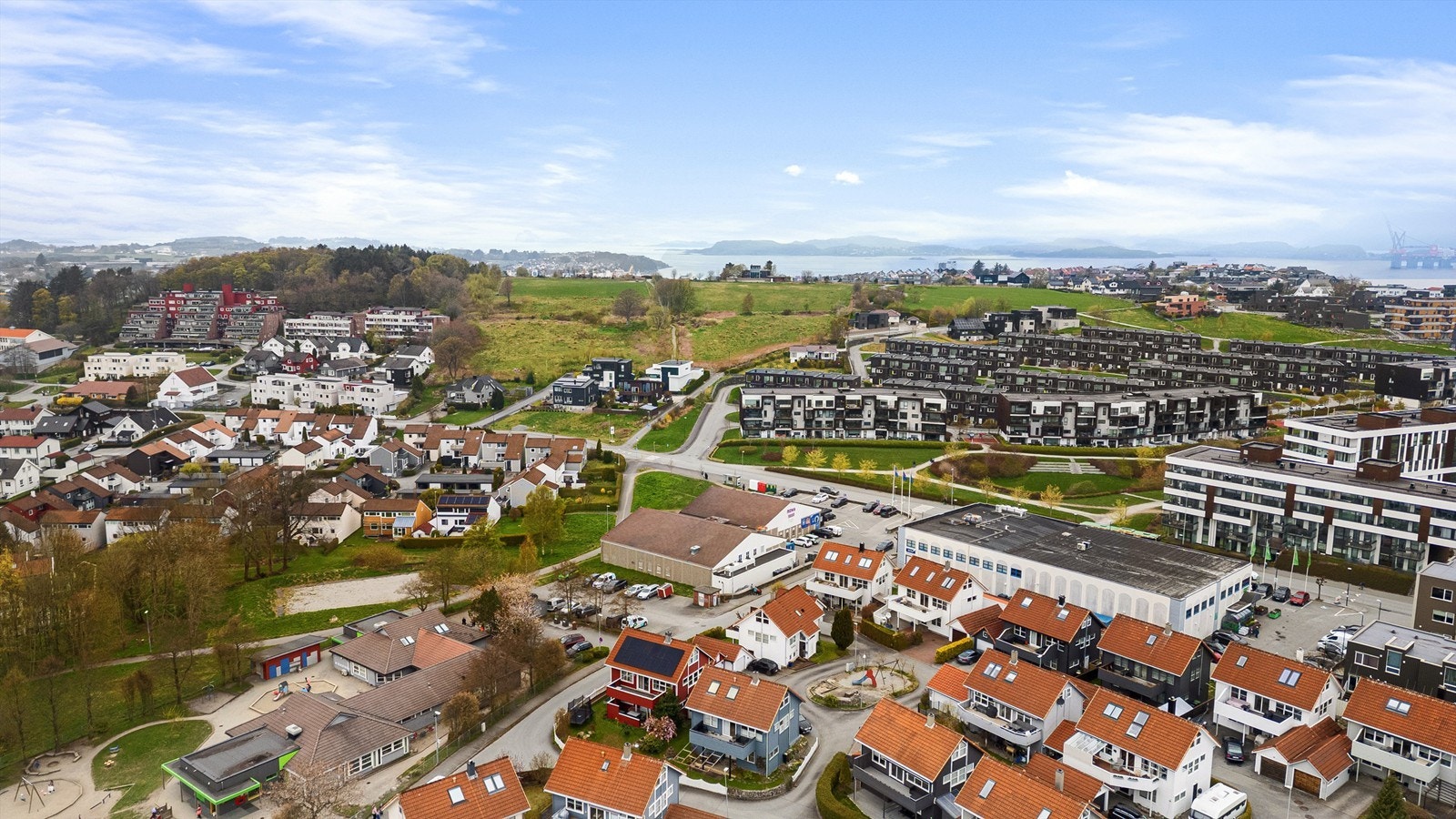 Rett ved boligen har man i tillegg både Rema 1000 og Kiwi. Galleribilde