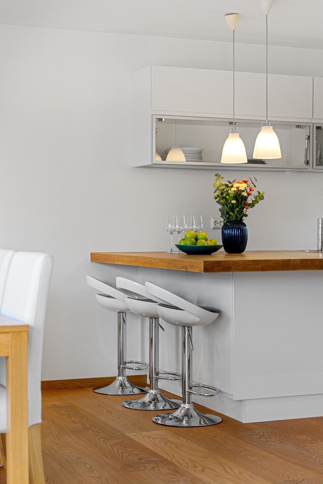Barløsning med spiseplass, alltid en kjekk detalj å ha i en bolig. Galleribilde