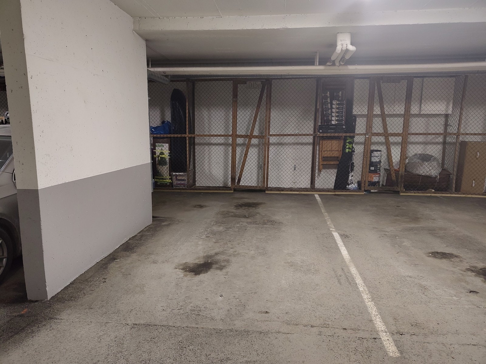 Parkeringsplass med tilhørende bod Galleribilde