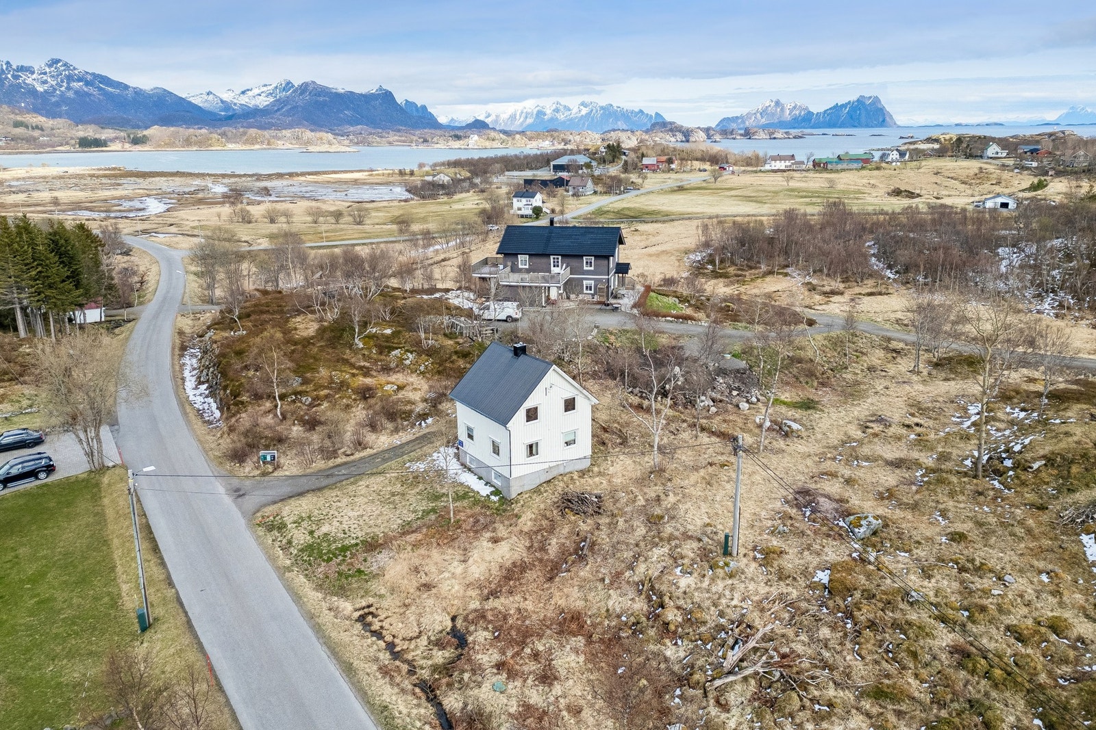 Eiendommen ligger i landlige og naturskjønne omgivelser på Ørsnes. Galleribilde
