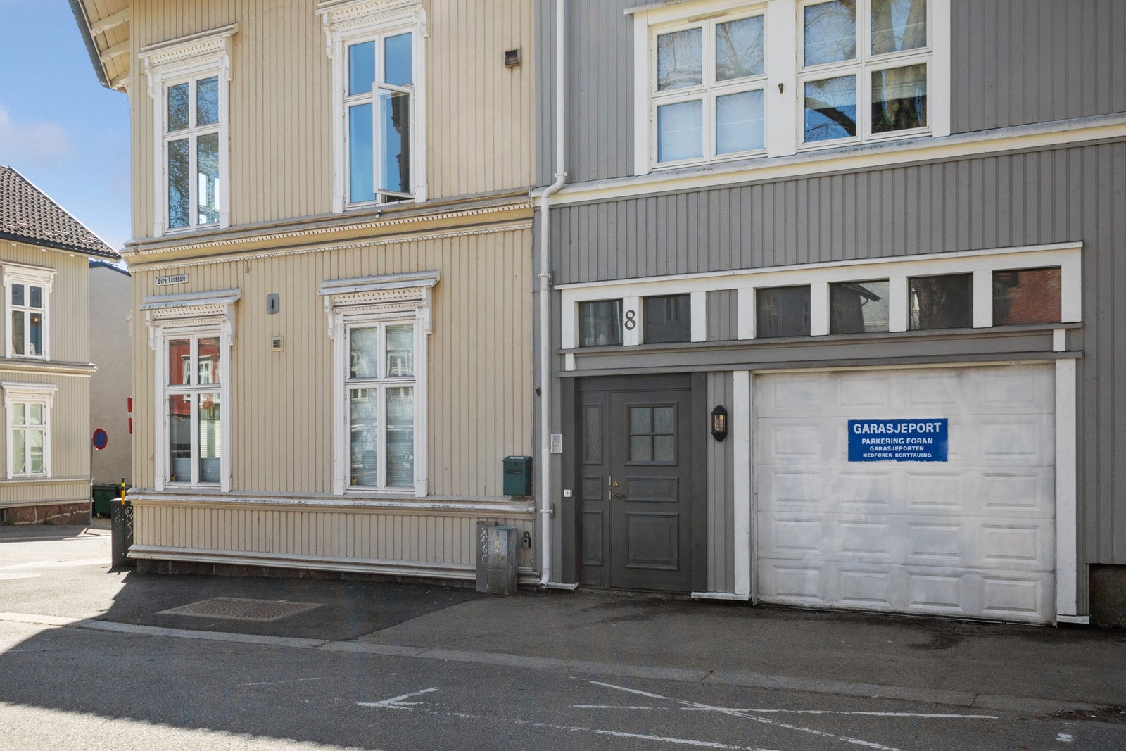 Det medfølger egen parkeringsplass med mulighet for montering av elbil-lading i garasje. Galleribilde