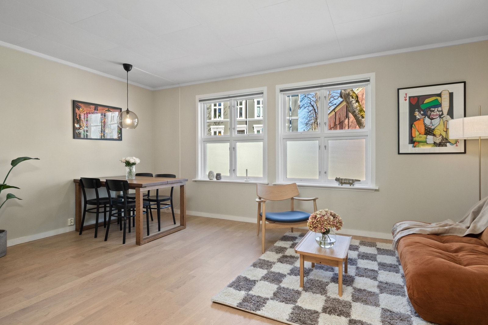 Rommet har godt innslipp av naturlig lys. Galleribilde