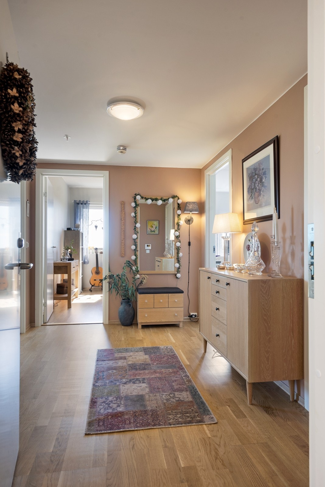 Fra gangen er det tilgang til en praktisk innvendig bod for ekstra lagring. Galleribilde