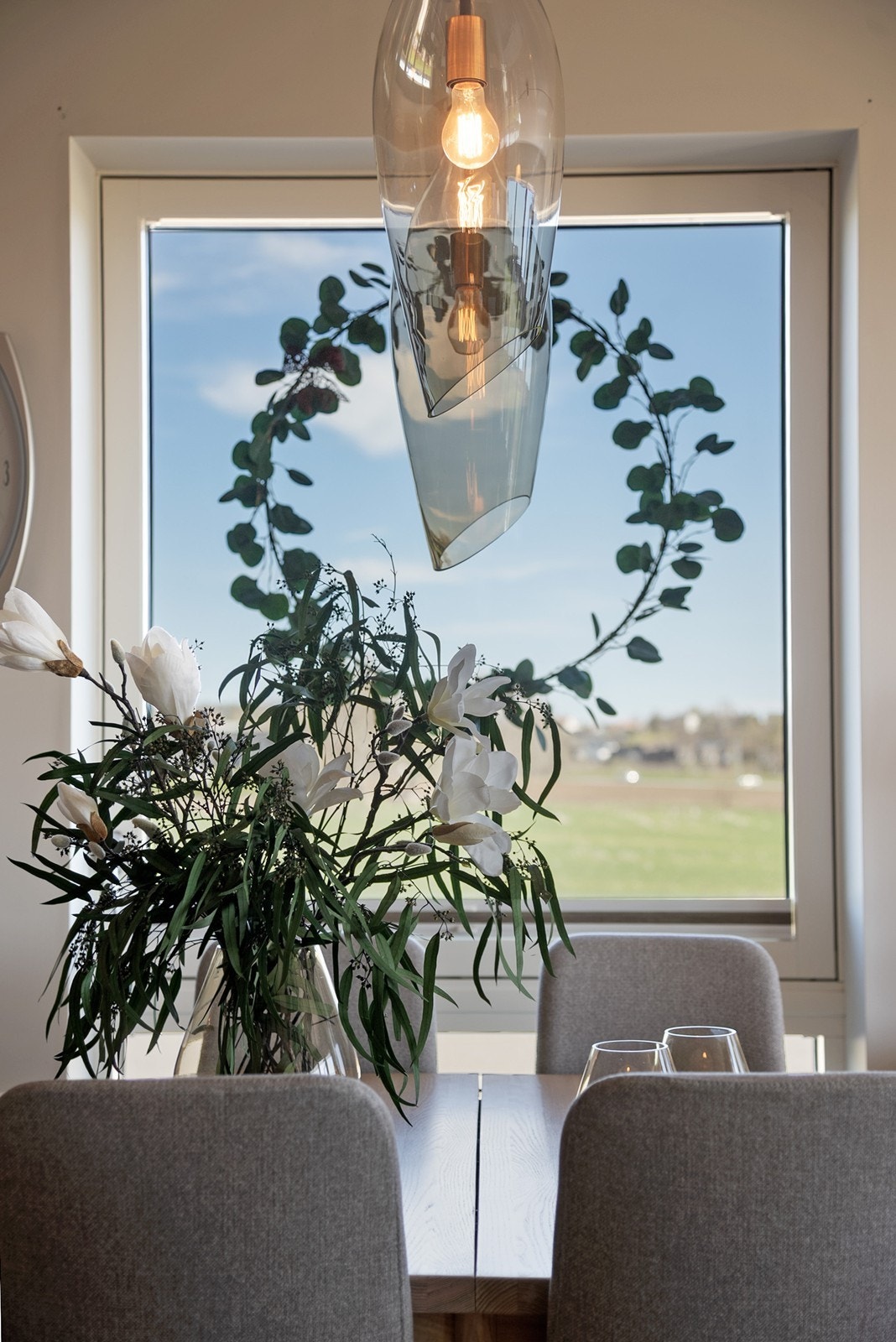 Vinduene er utstyrt med 3-lags glass og har innvendig solskjerming. Galleribilde