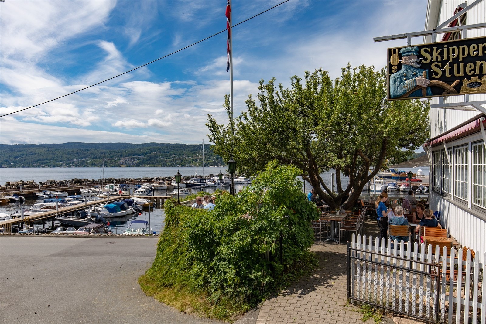 Båthavna og Skipperstuen Galleribilde
