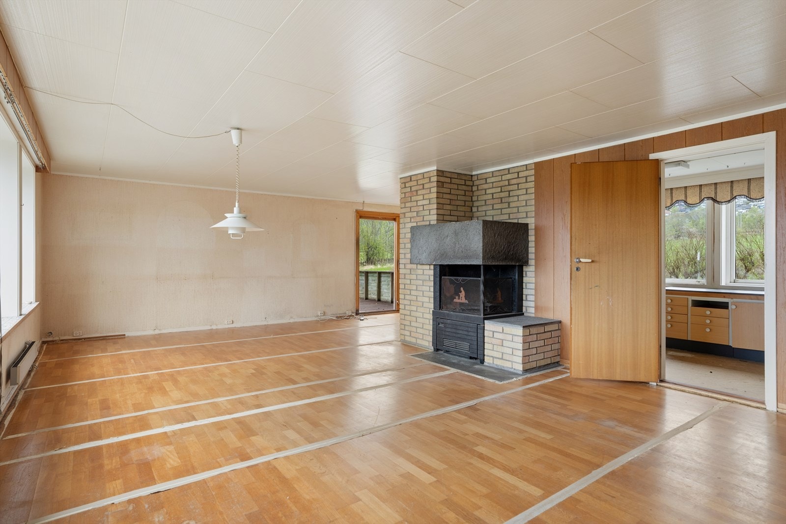 Fra stuen er det utgang til en understøttet veranda på ca. 32 m² mot vest. Galleribilde