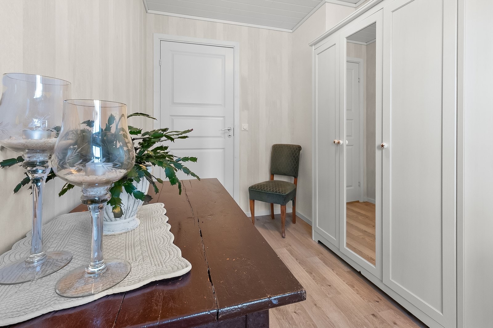 Plass til garderobeskap. Galleribilde