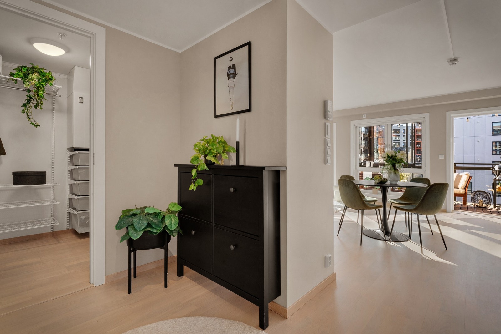 - Dette er en moderne og lettstelt leilighet med gode kvaliteter, praktiske løsninger og en herlig balkong - en bolig som må oppleves! - Galleribilde