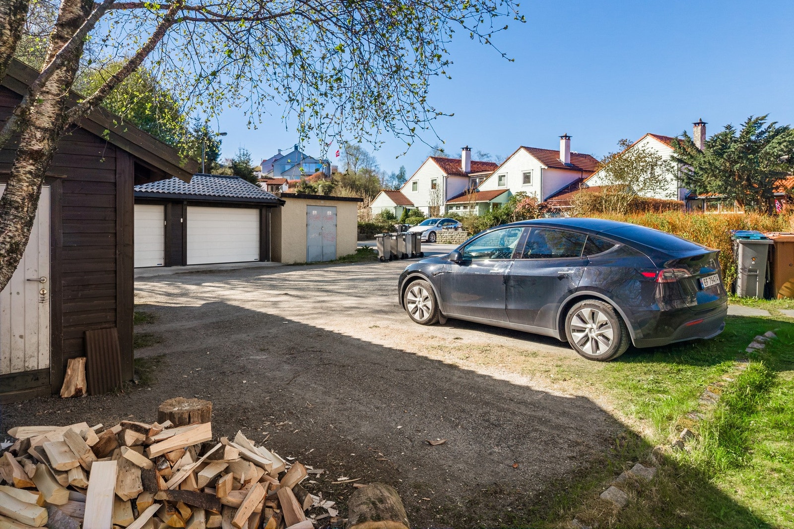 - Det er rett til parkering like ved boligen - Galleribilde