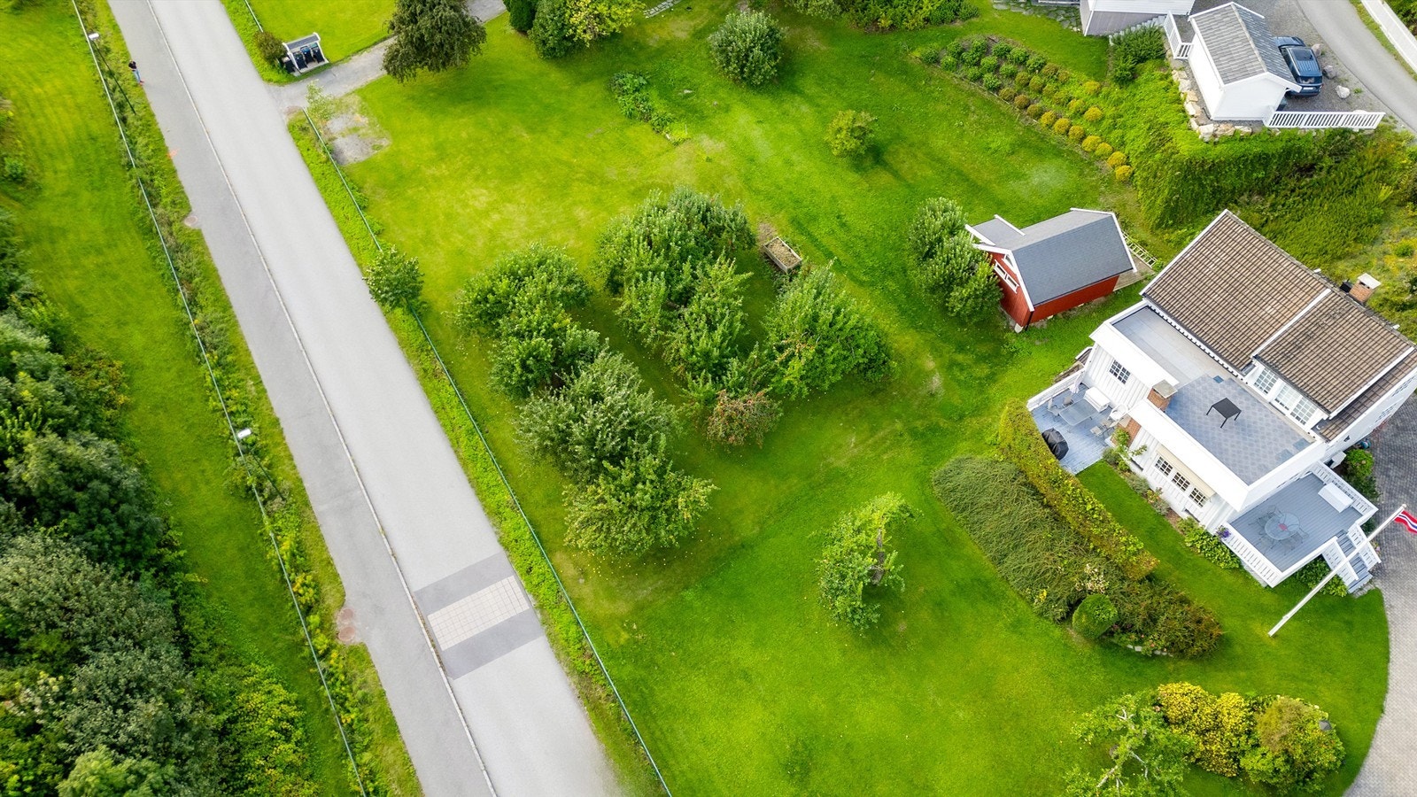 Adkomst til tomten blir inn ved Konglungveien 41A, felles adkomst fra Konglungveien. Galleribilde