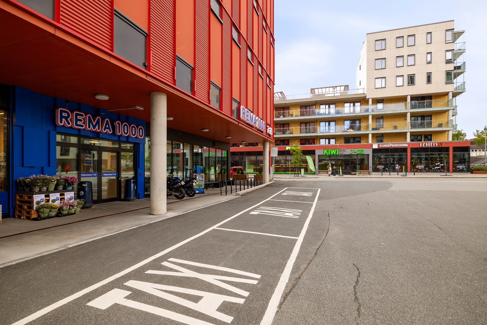 Ukeshandelen kan gjennomføres på Kiwi Sorgenfri eller Rema 1000 Sorgenfri, som ligger syv minutter unna i gangavstand. Galleribilde