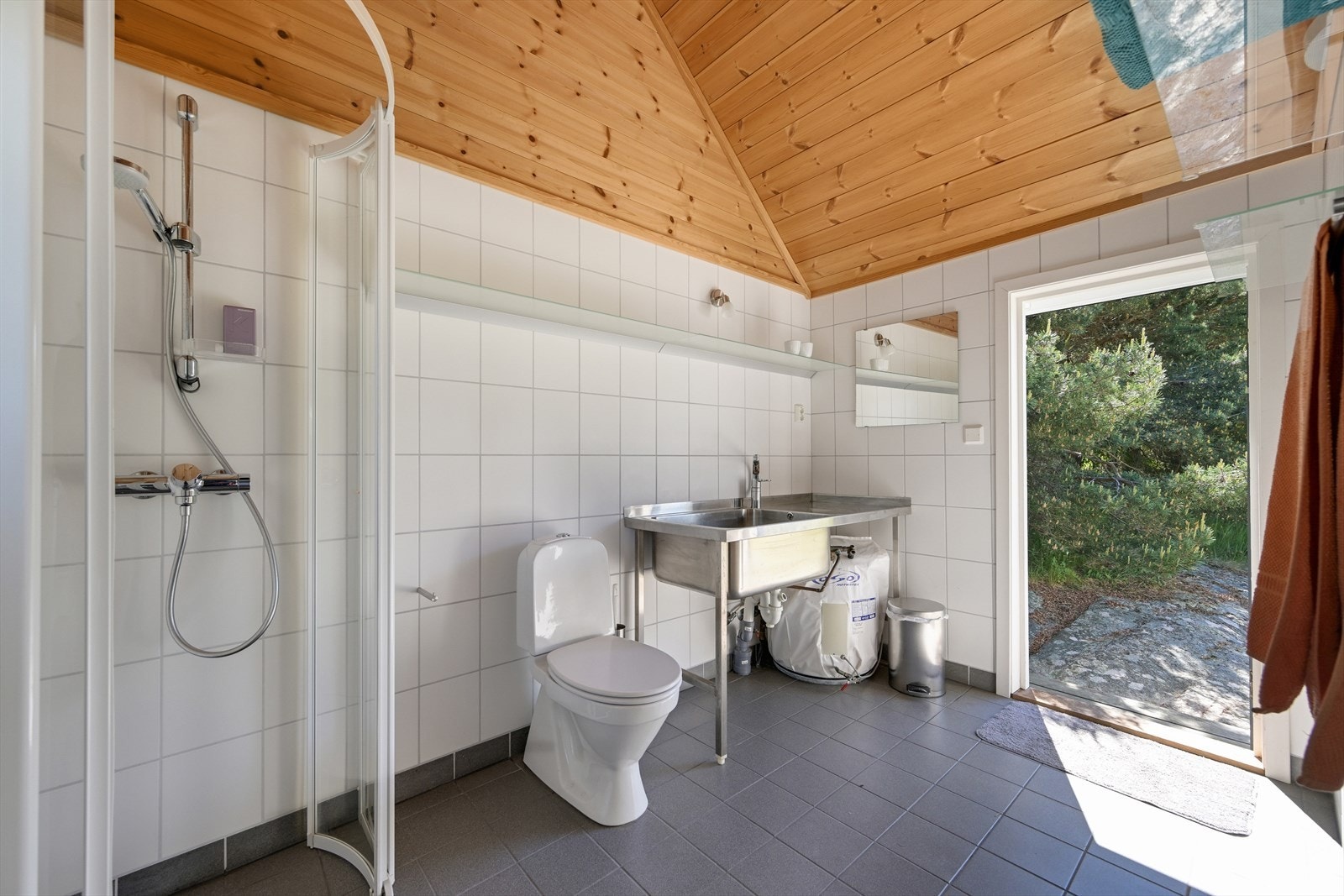 Fra anneksets dusjbad/wc Galleribilde
