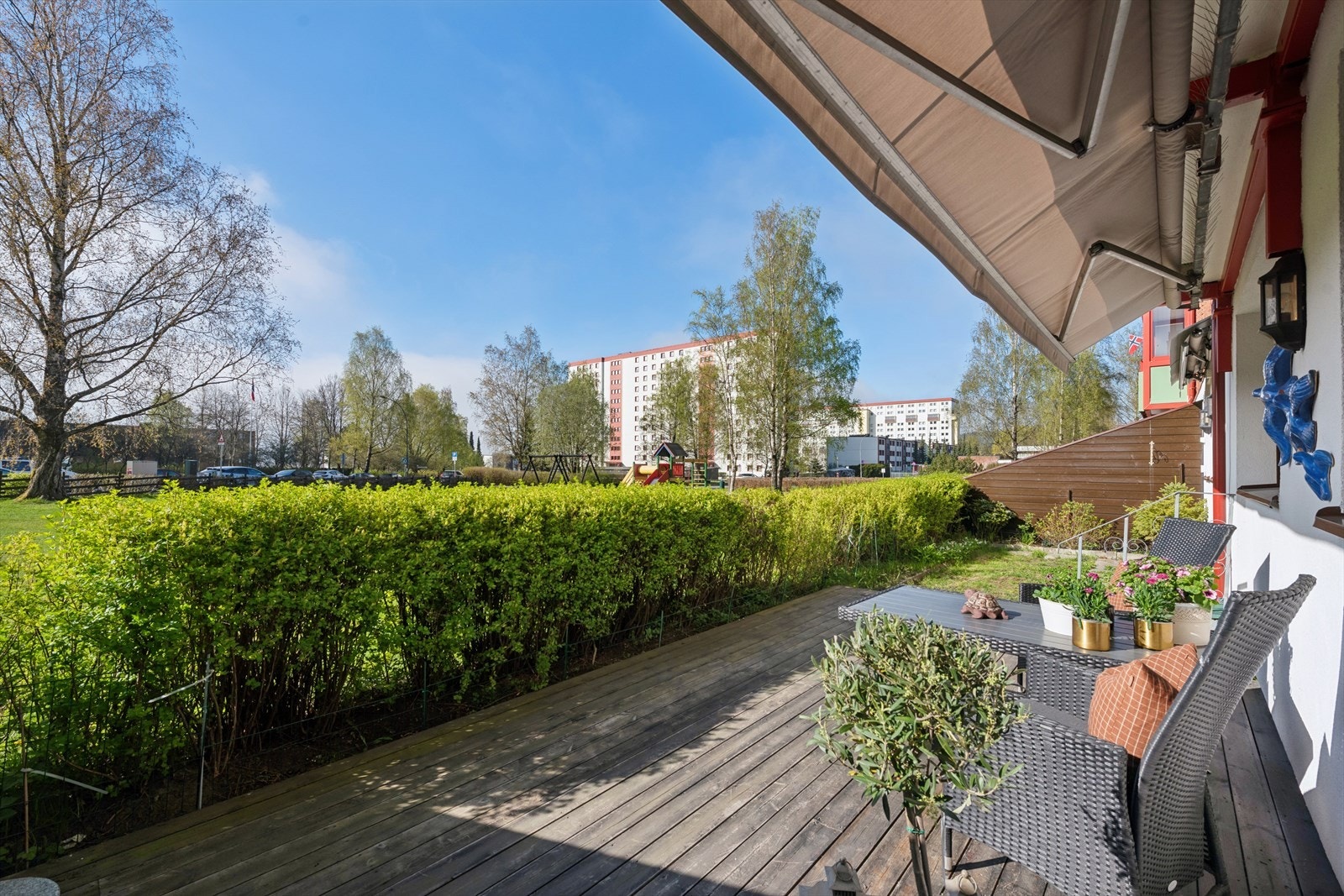Et attraktivt uterom som fungerer som en fin forlengelse av boligen og gir gode rammer for utesesongen. Totalt areal for uteområde er 32m². Galleribilde