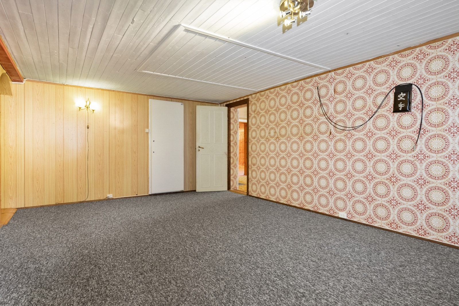 Innredede rom i kjeller ikke bruksendret og ikke godkjent for varig opphold. Galleribilde