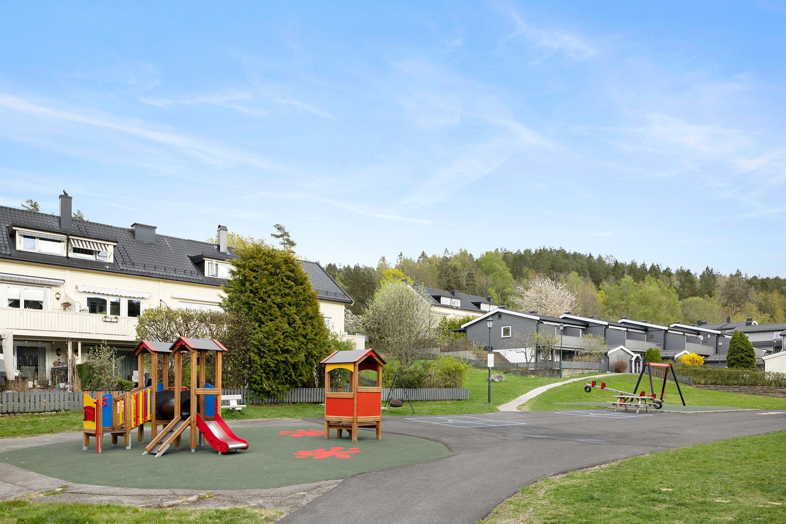 Lekeplass på borettslagets tomt Galleribilde
