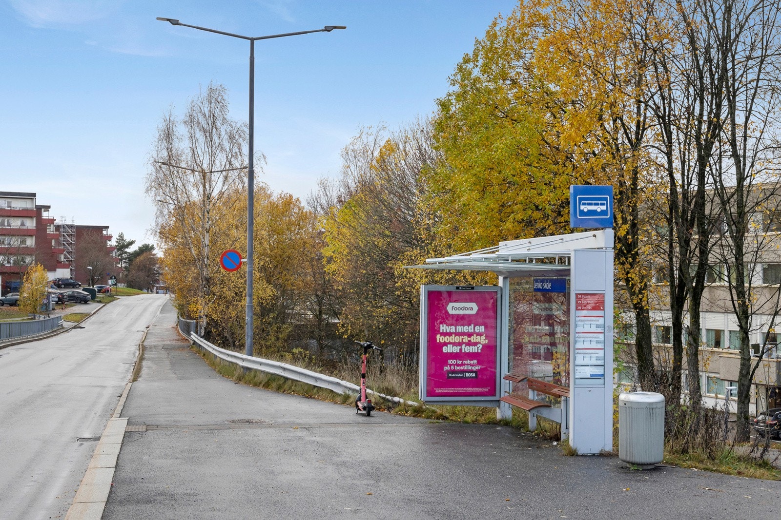 Kort vei til nærmeste bussholdeplass, Jeriko skole Galleribilde