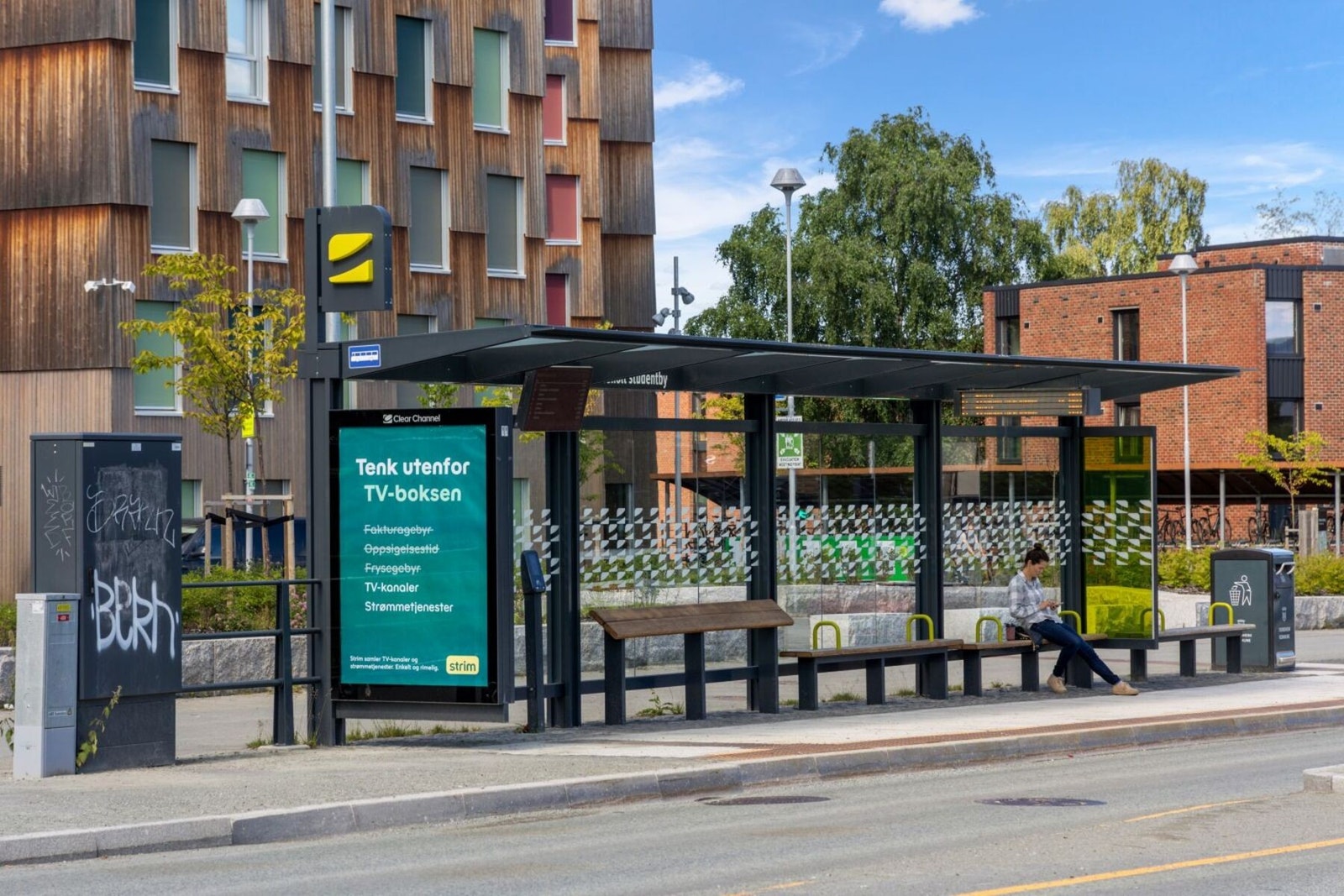 Leiligheten ligger i nærheten av en rekke busstopp. Galleribilde