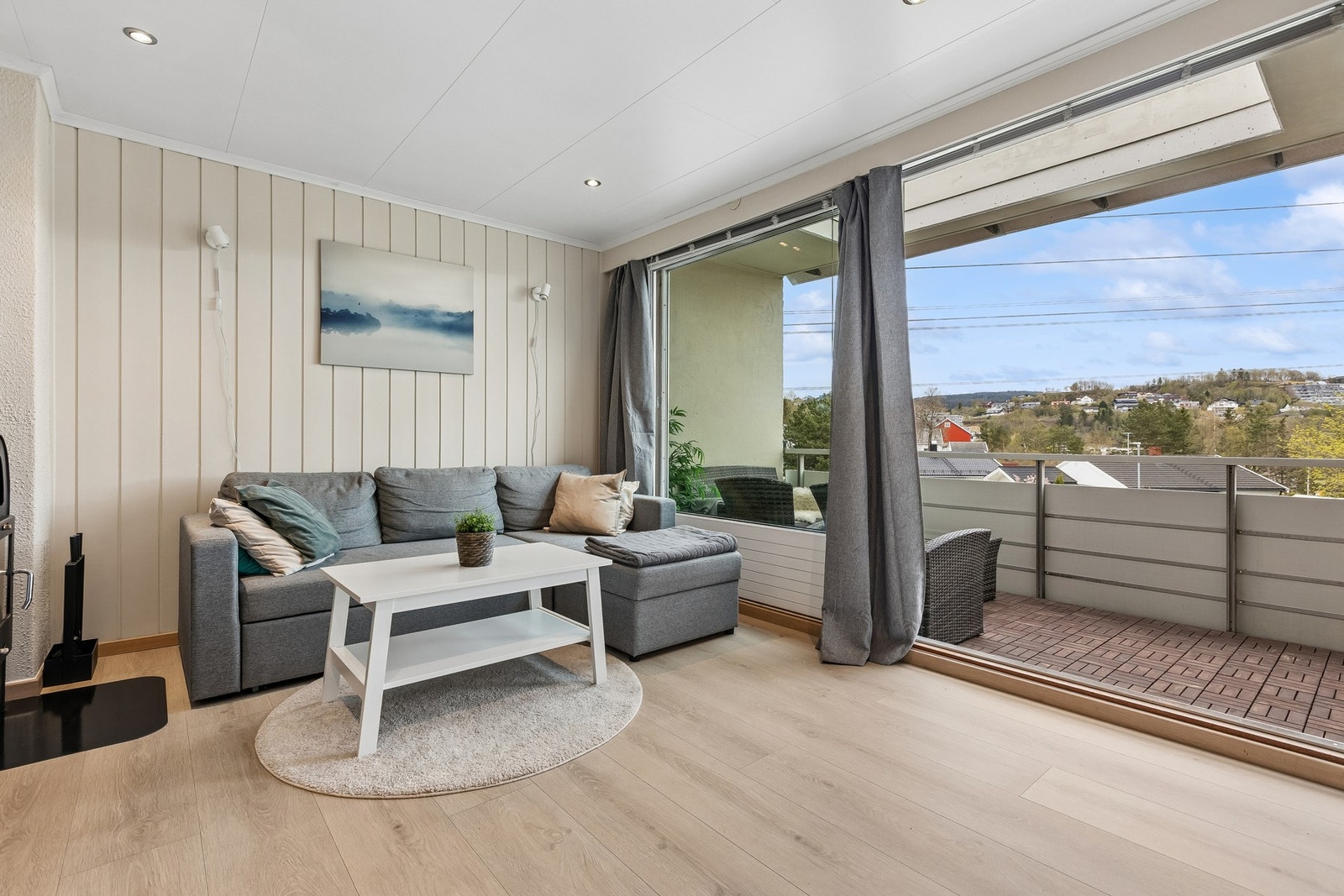 Lys og innbydende 2-roms toppleilighet på 43 m² i et rolig boligområde på Moholt. Galleribilde