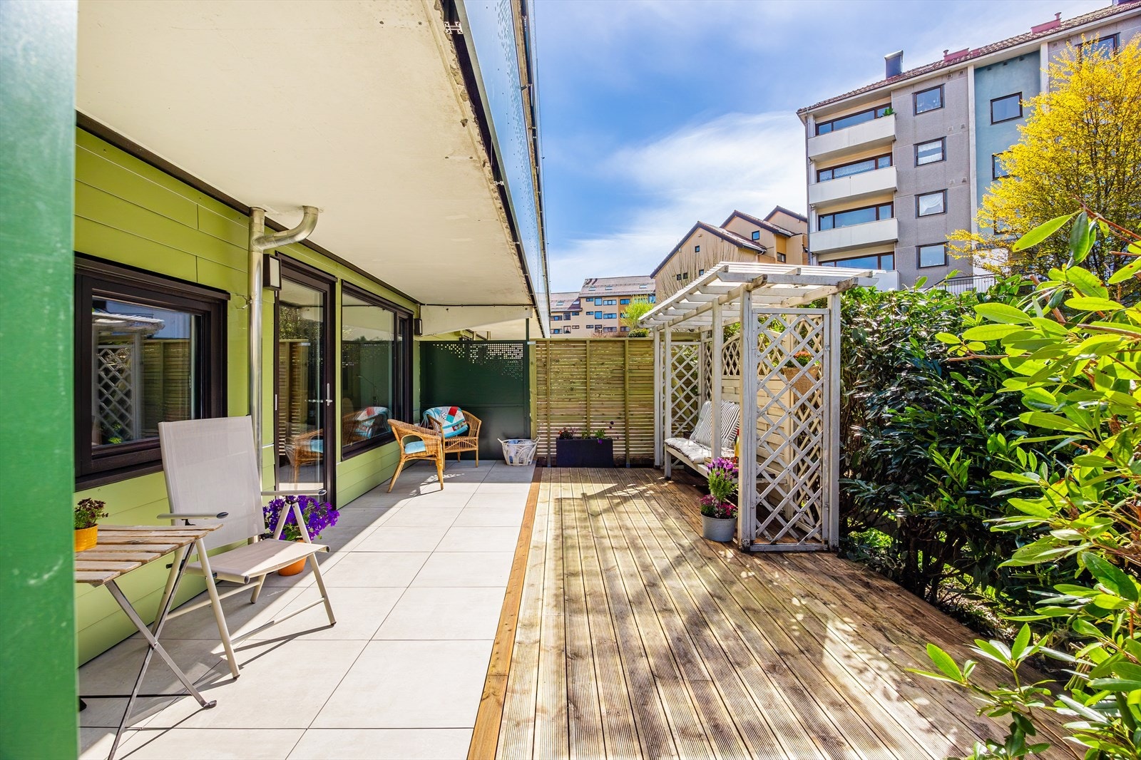 Samlet terrasse-/balkongareal er opplyst til ca. 27 m². Galleribilde