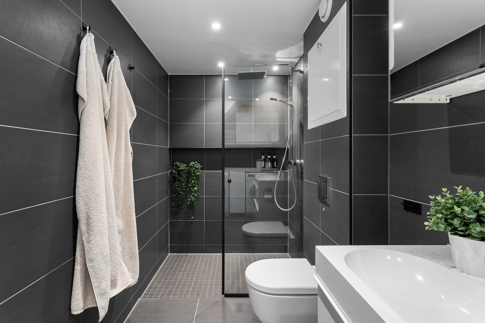 Da borettslaget renoverte badene ble dette badet utvidert. Galleribilde