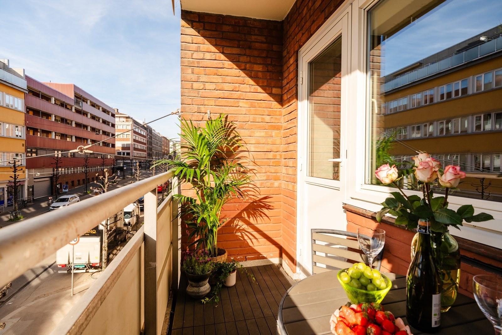På balkongen er det plass til sittegruppe, grill og beplanting. Galleribilde