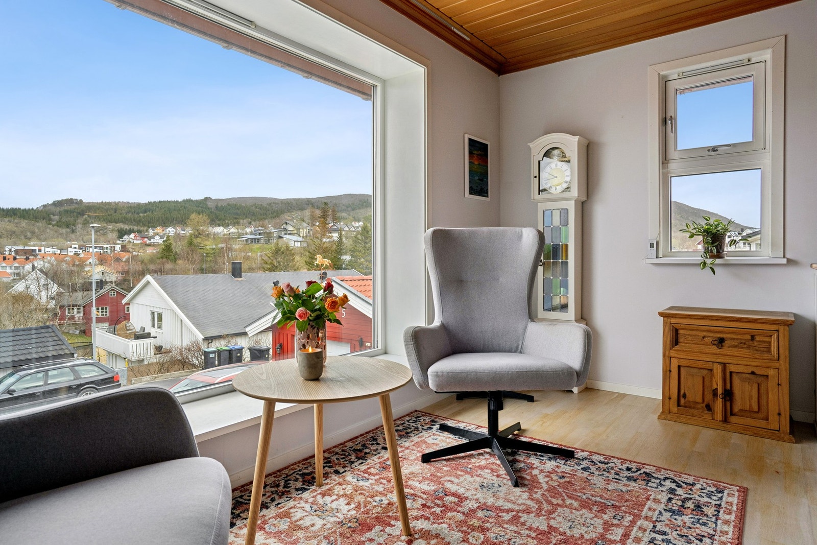 En hyggelig krok for lesing eller en rolig stund, med vinduer fra 2016. Galleribilde
