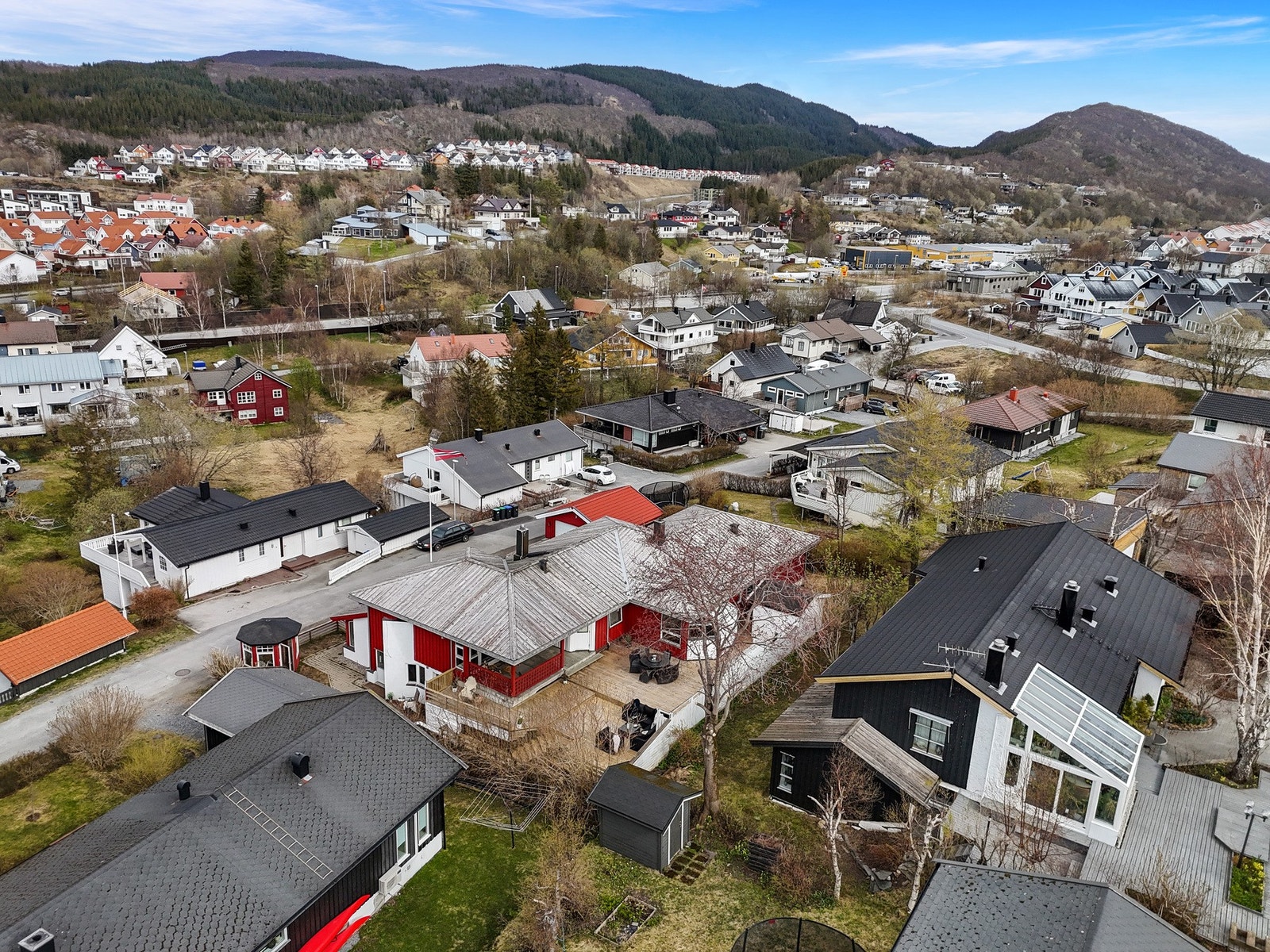 Gode bussforbindelser fra Jensvoll, og Bodø sentrum er kun en kort kjøretur unna. Galleribilde