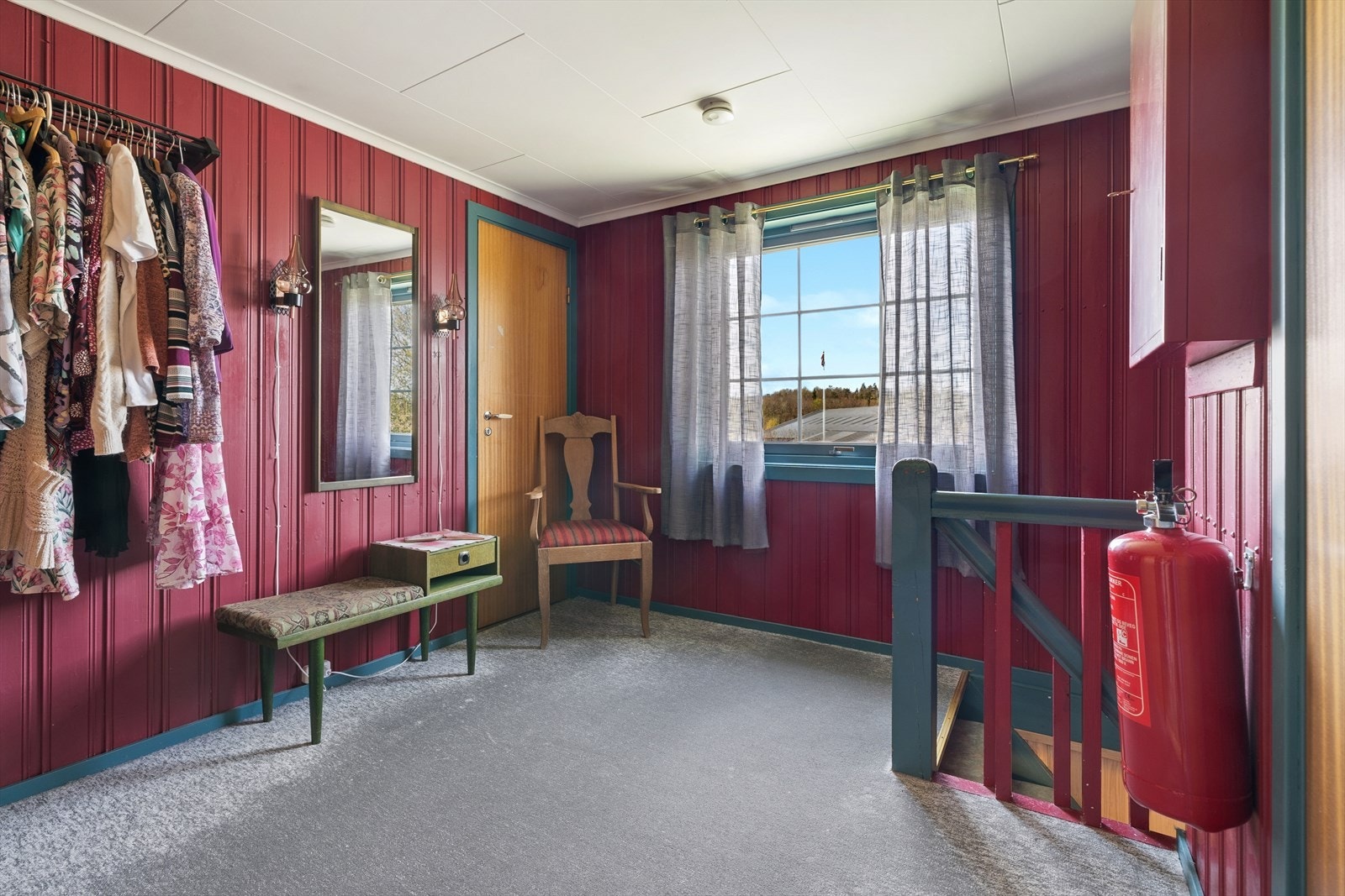 Loftsgangen i andre etasje gir adkomst til soverommene, badet og vaskerommet. Galleribilde