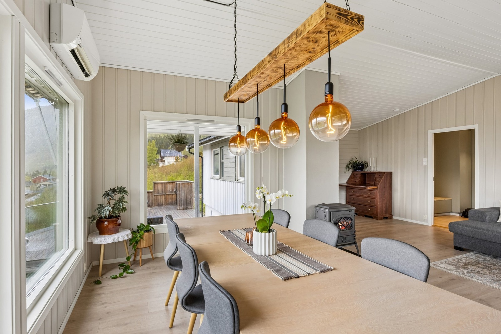 Spisestuen gir muligheter for at venner og familie kan nye gode måltider sammen. Galleribilde