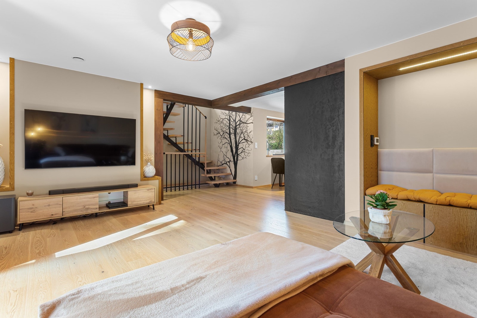 Stue med plass til sofagruppe og spisebord Galleribilde