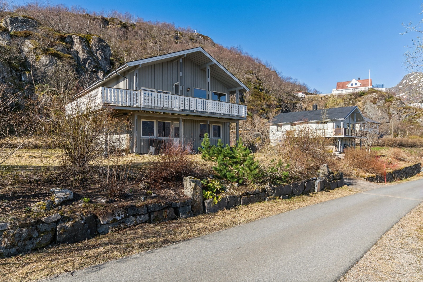 Velkommen til Fjellvåkveien 6 - Presentert av EiendomsMegler1 Svolvær. Foto: EFKT Galleribilde