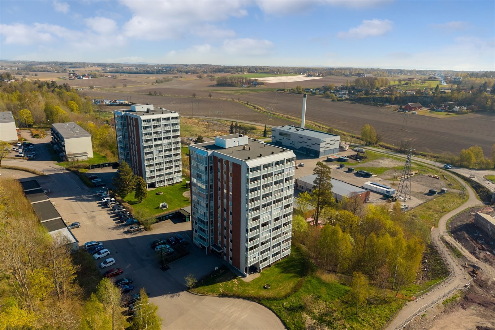 Området er godt tilknyttet offentlig transport. Bussholdeplassen Solvanglia er kun ett minutts gange unna. Galleribilde