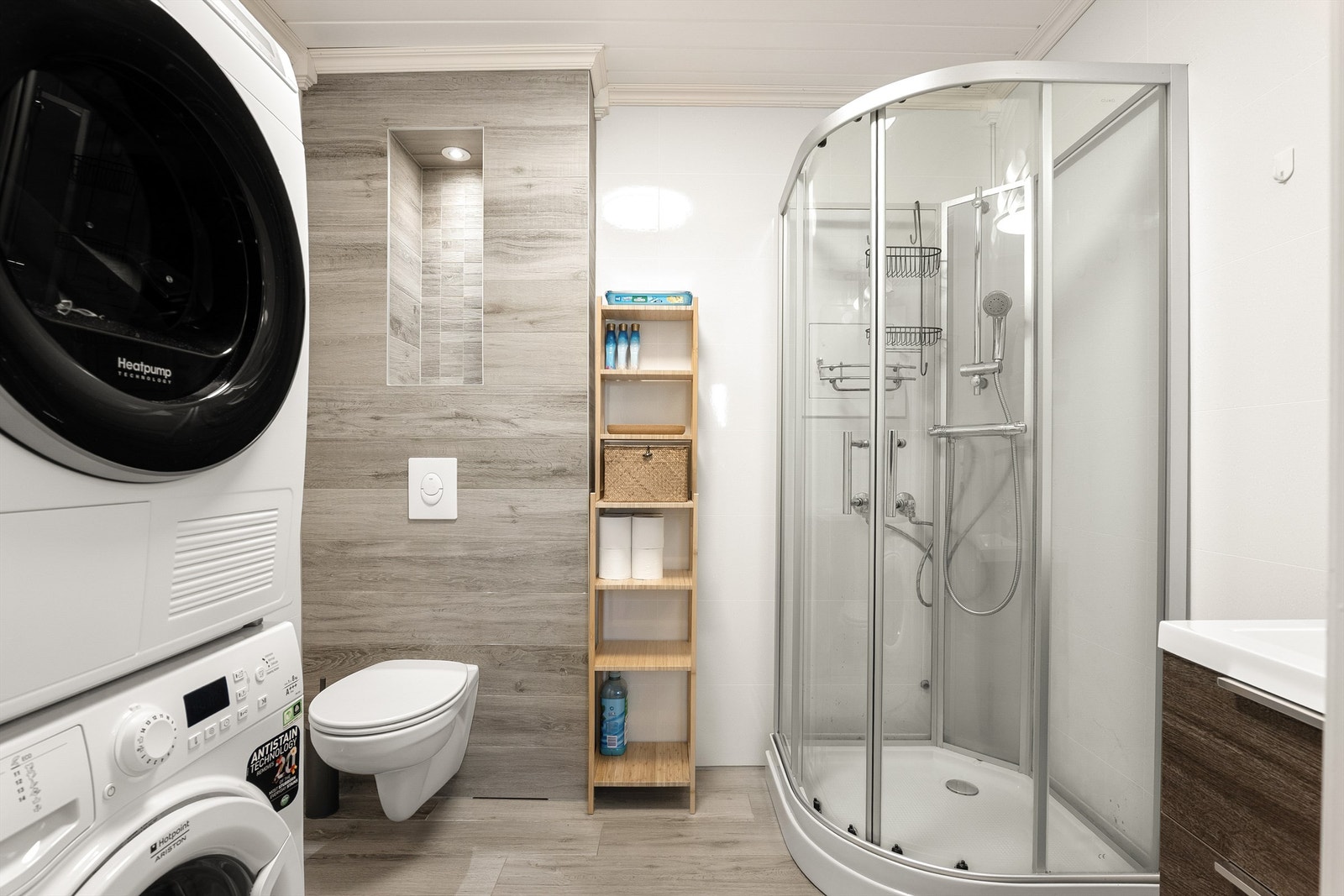 Badet ble i 2015 bygget opp på nytt fra bunnen av, hovedsakelig med egeninnsats. Det ble støpt nytt gulv og etablert ny membran, installert nye rør og nytt el-anlegg med varmekabler. Galleribilde