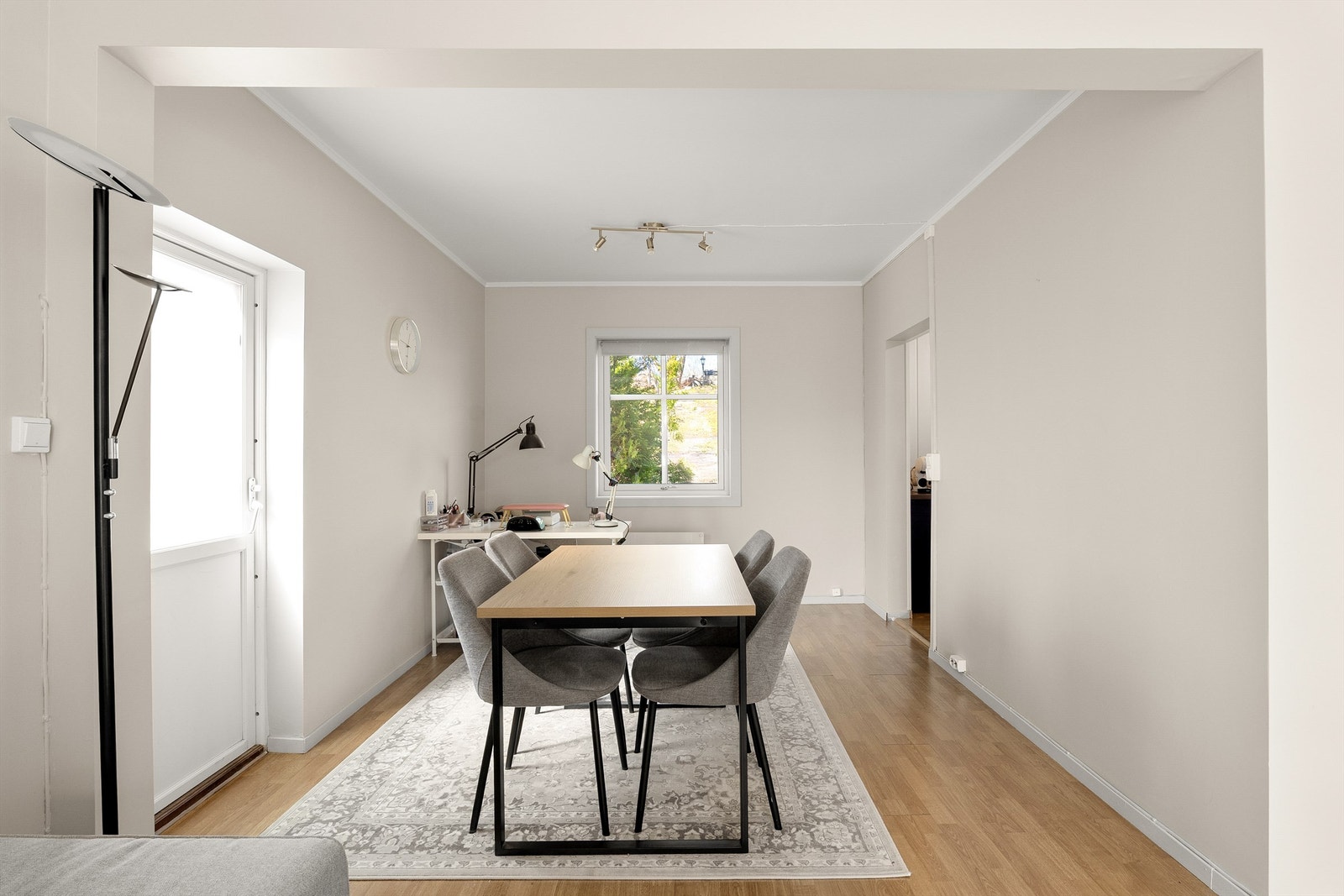 Terrassedør, inngangsdør og vinduer er alle fra 2015. Galleribilde