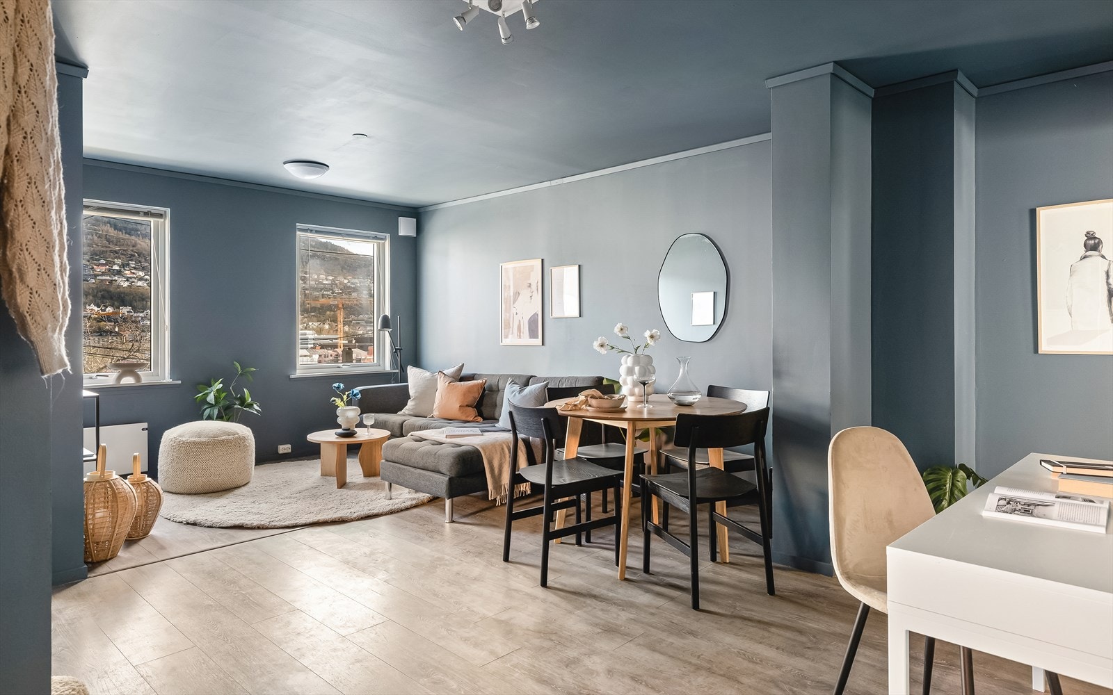 Leiligheten er totalt 113 m², hvorav 58 av disse utgjør 1. etasje. Galleribilde