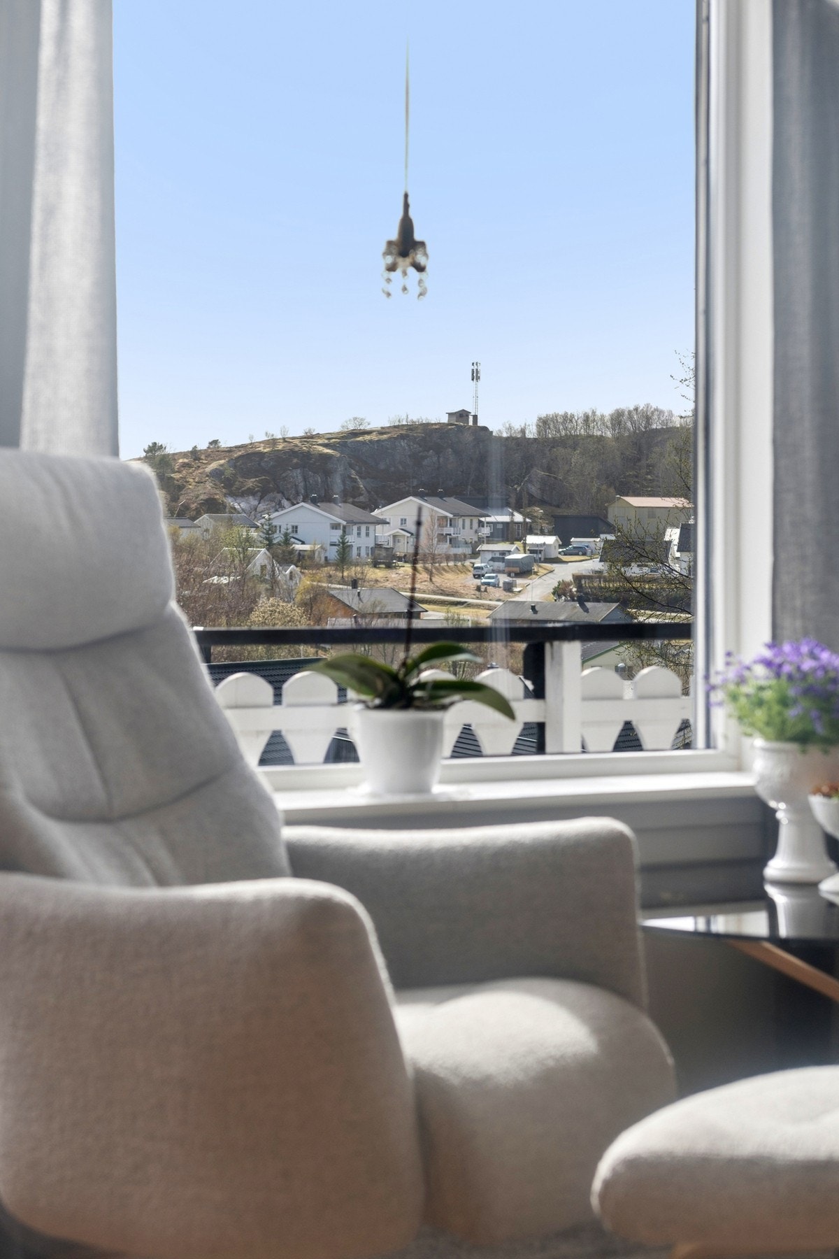 Fra stuevinduet har man en fin utsikt. Galleribilde