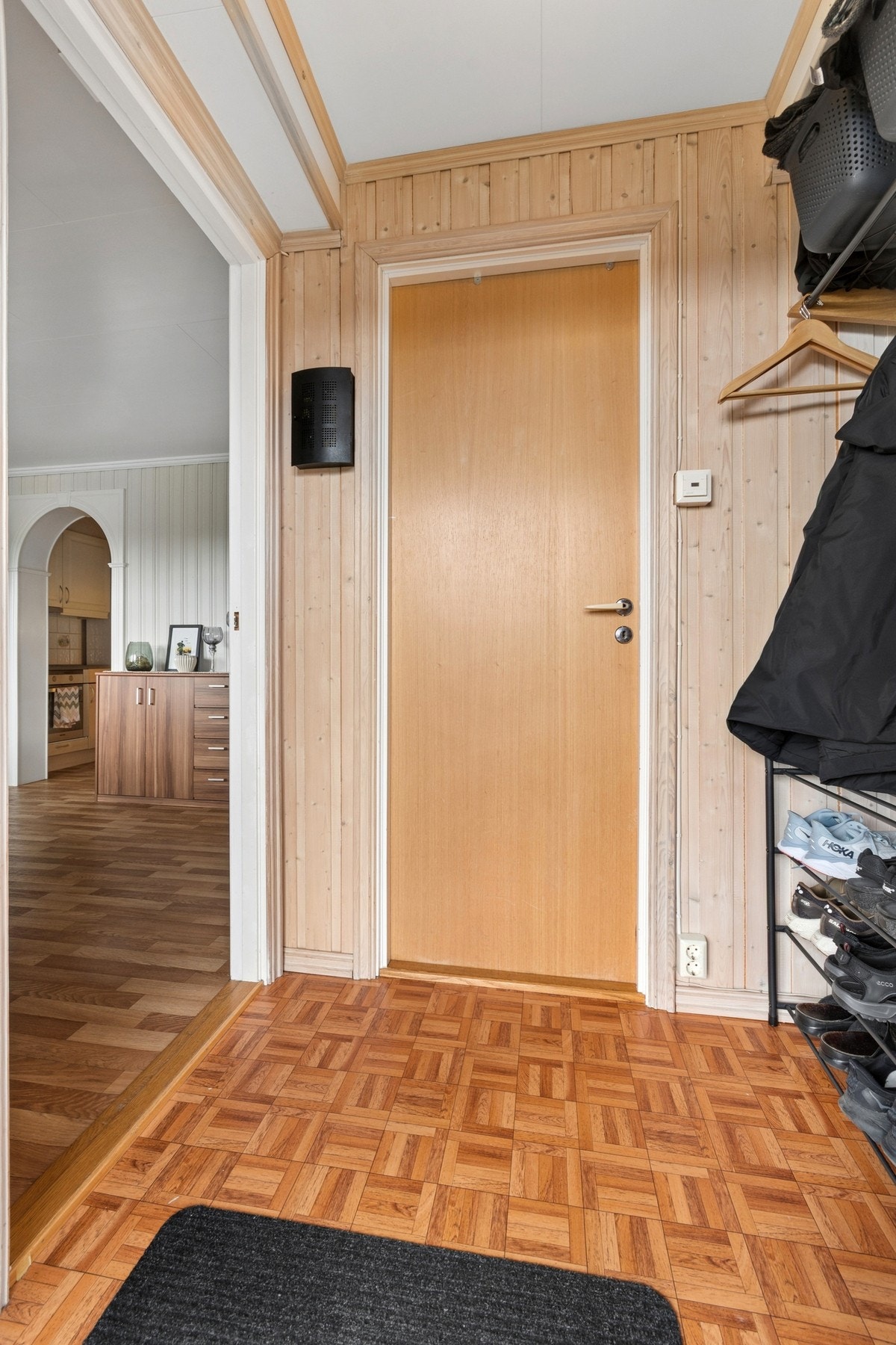 Egen inngang til leilighetsdelen i underetasjen. Galleribilde