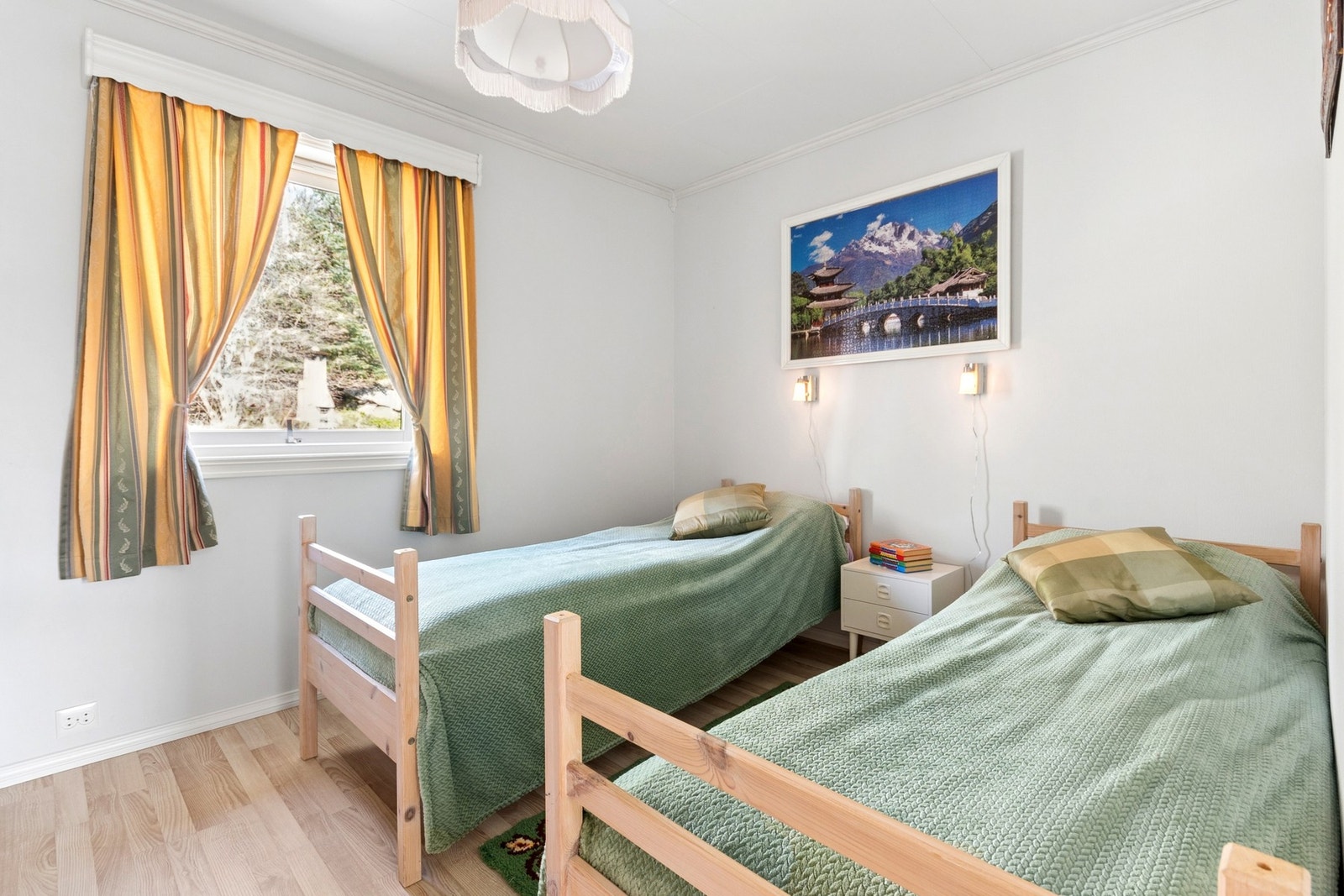 Soverom med plass til to enkeltsenger, ideelt som barnerom eller gjesterom. Galleribilde