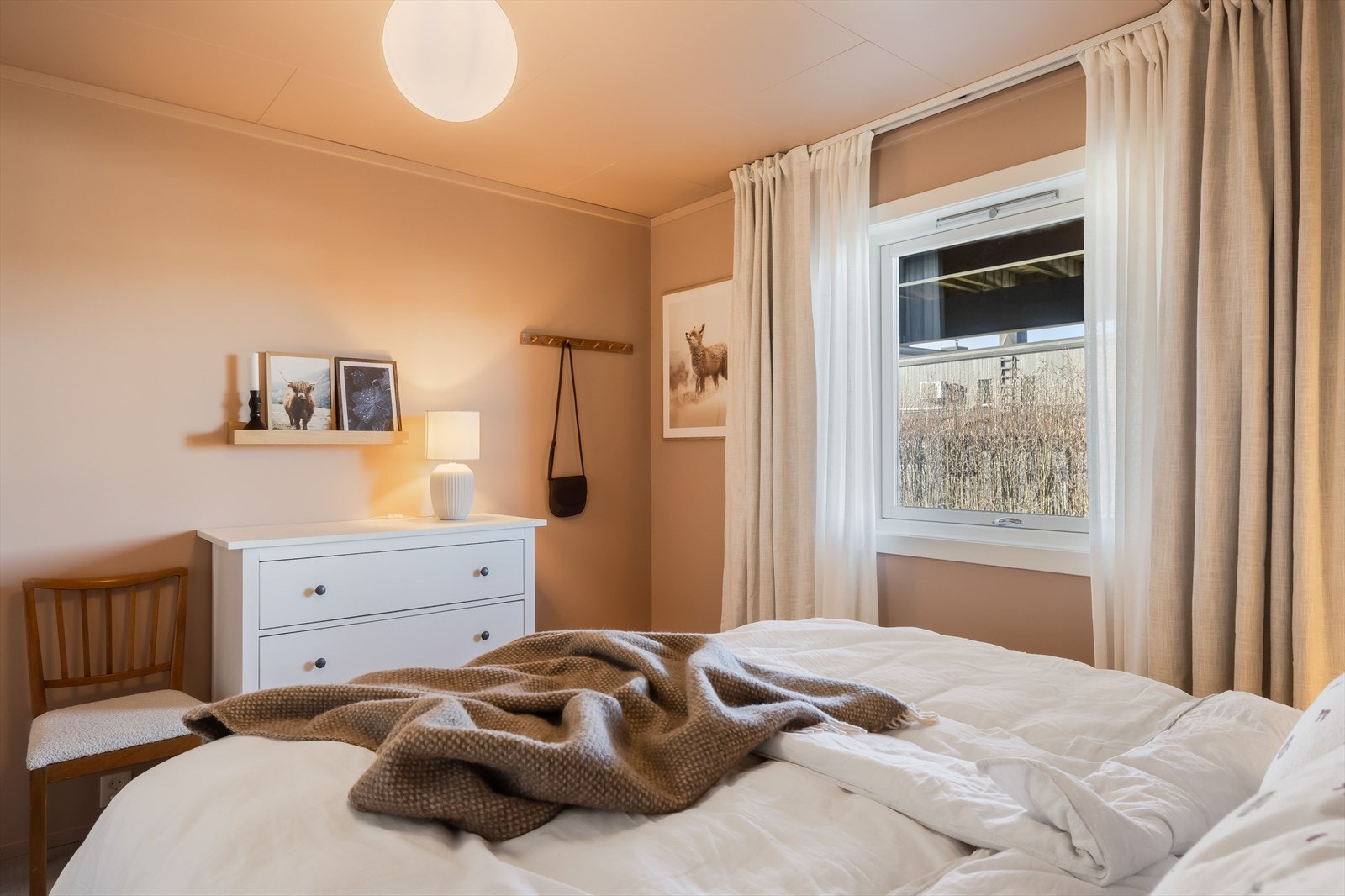 Det er for øvrig plass til dobbeltseng, garderobeskap og annet ønskelig. Galleribilde