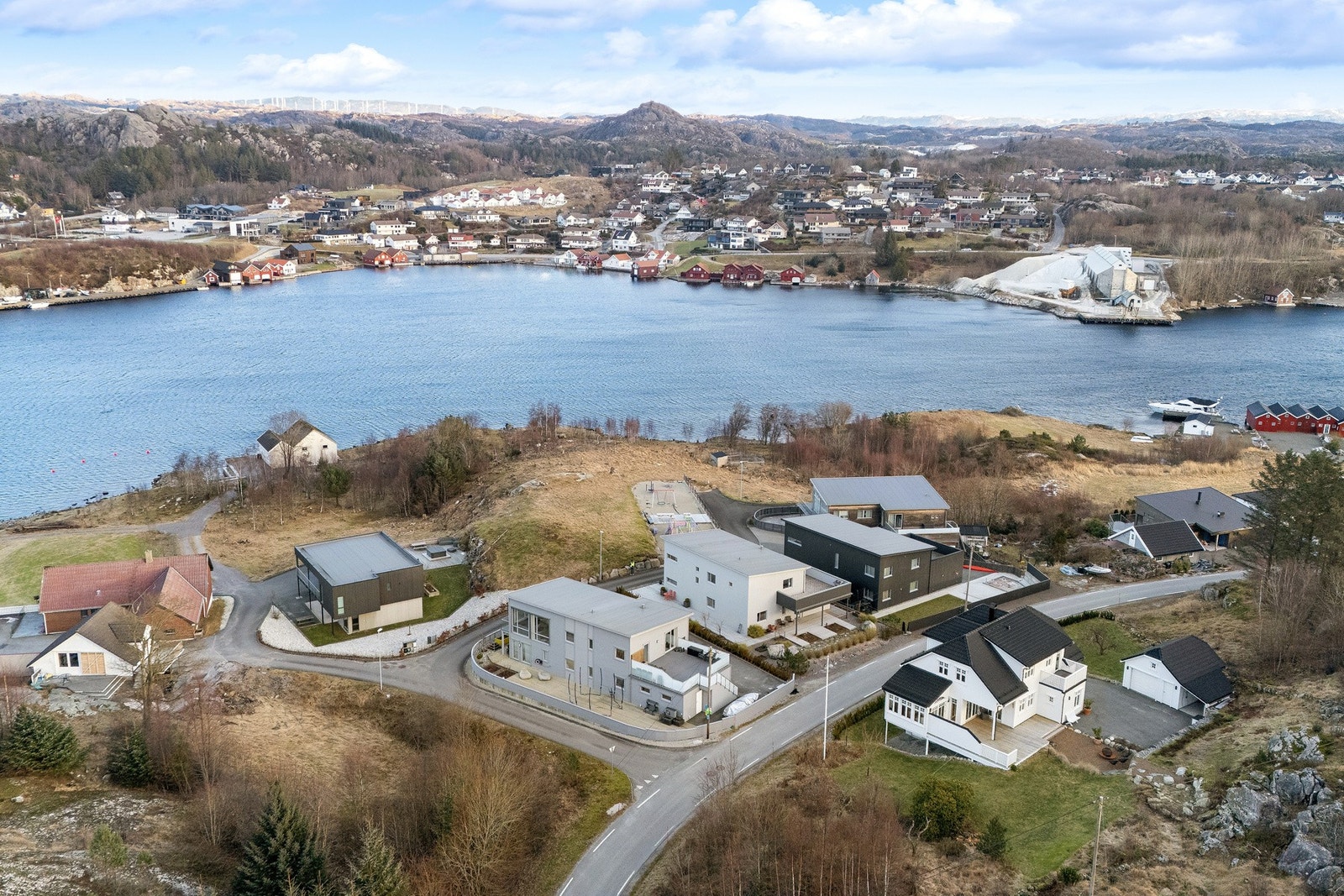 Enebolig med fantastisk sjønær beliggenhet Galleribilde