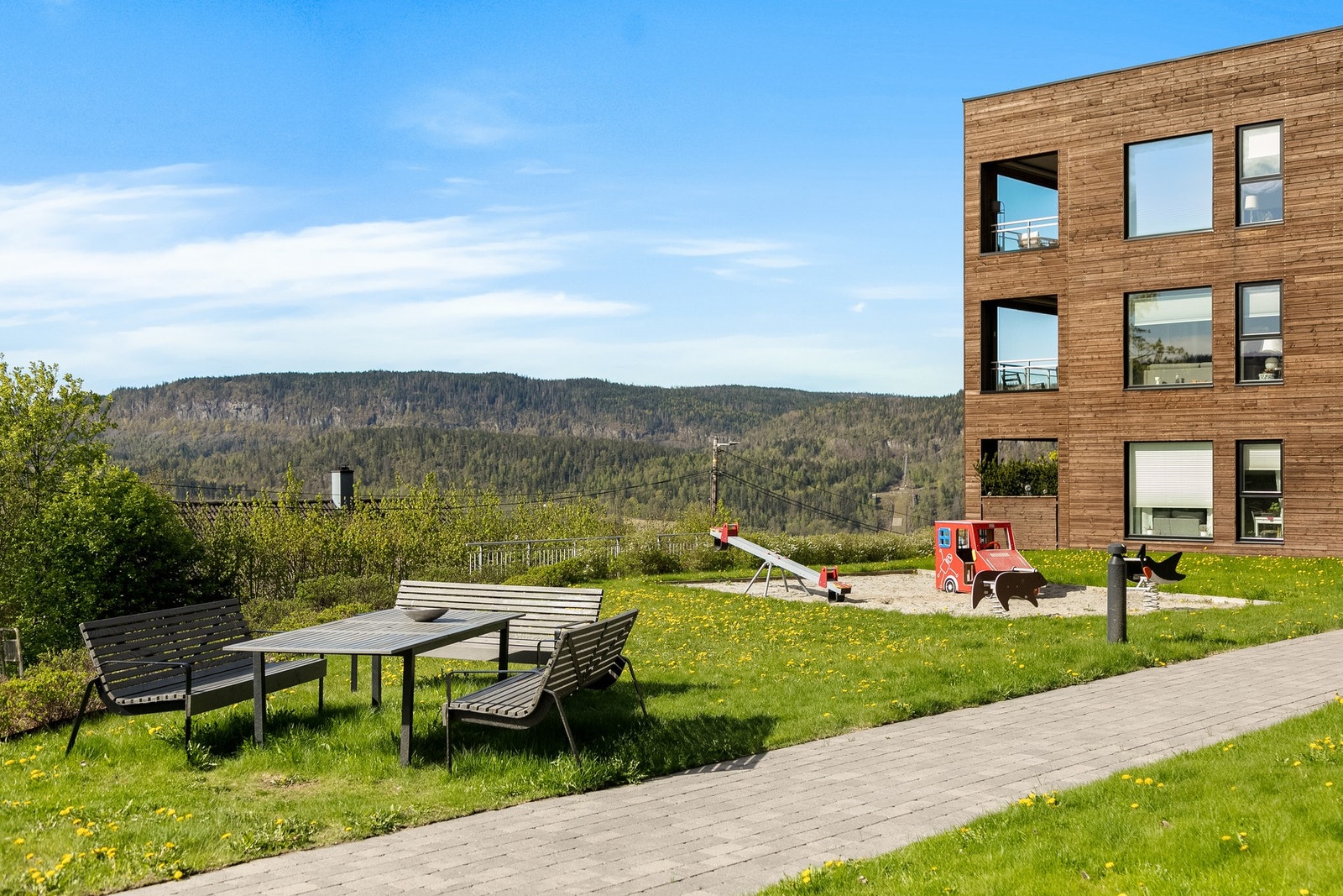 Fine uteplasser på velstelt fellesareal Galleribilde