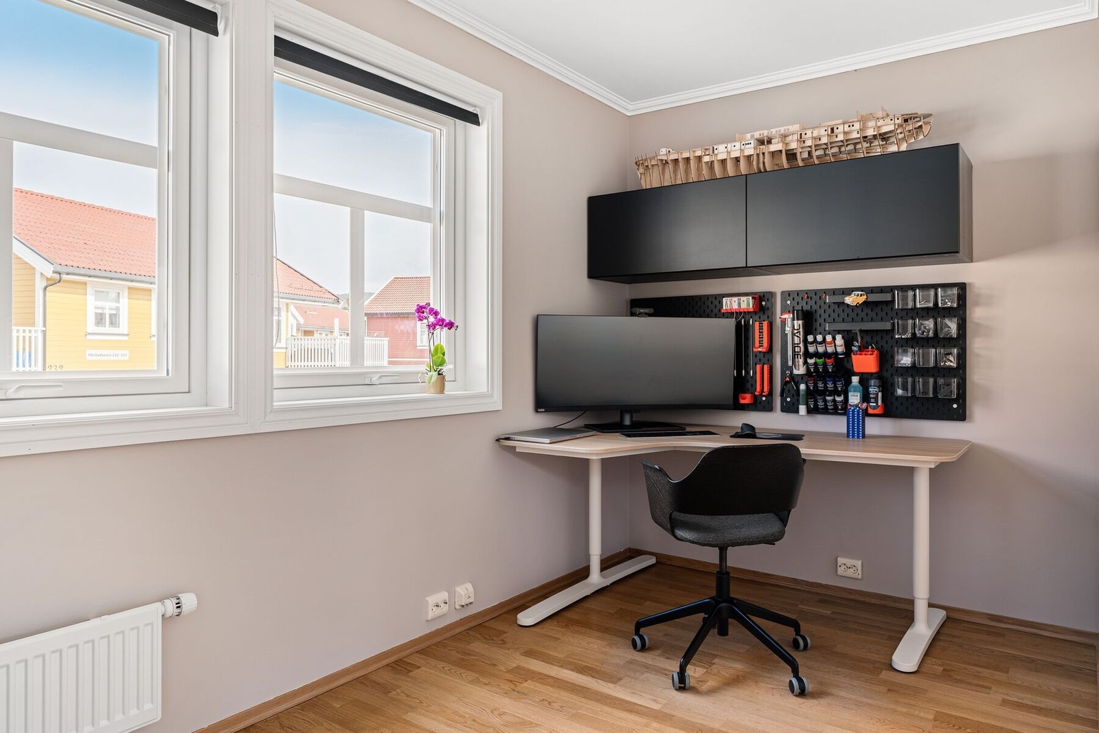 Det andre soverommet måler 7,6 m² og passer godt som barnerom, hjemmekontor eller gjesterom. Galleribilde