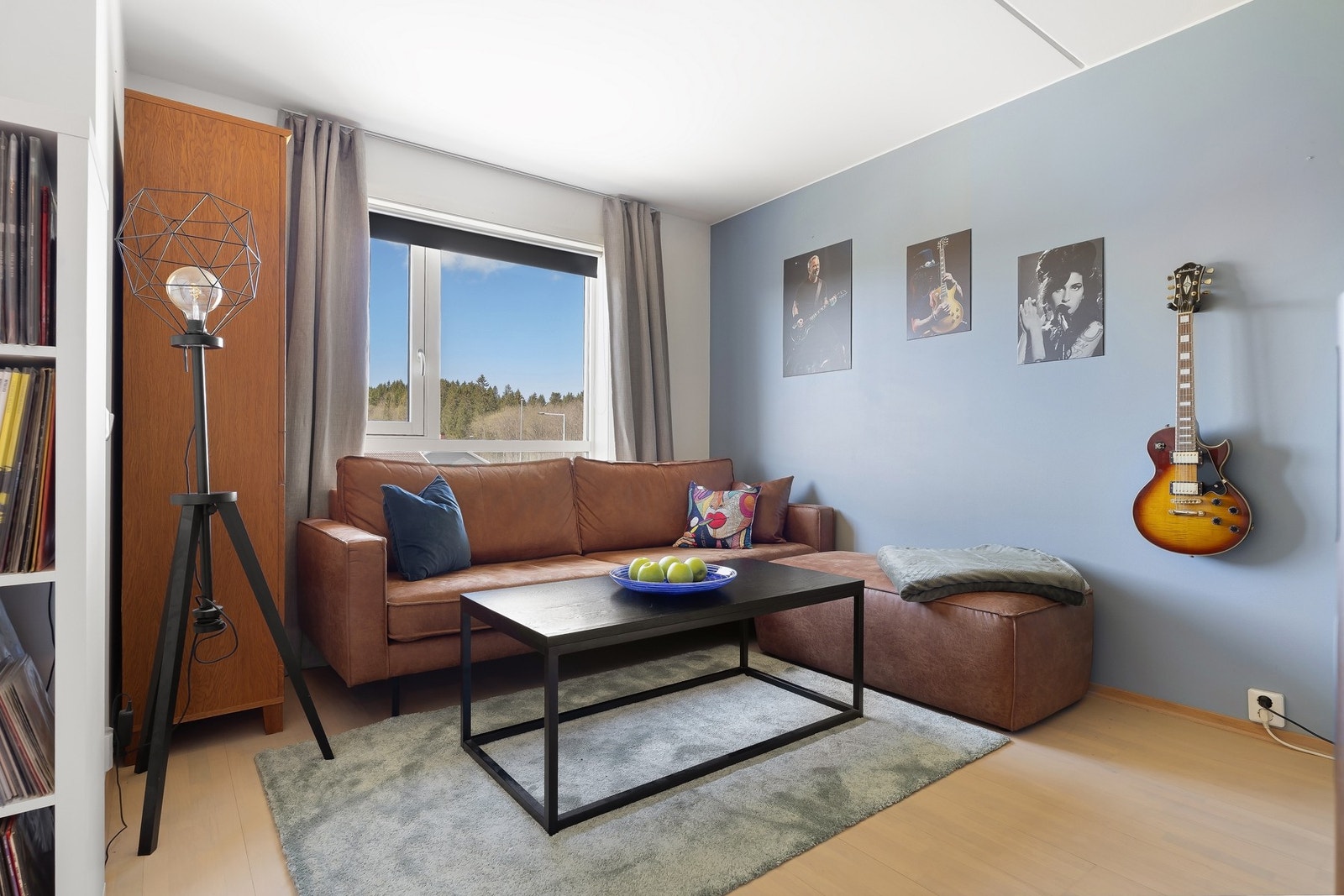 Lys og moderne 2-roms leilighet med attraktiv beliggenhet i 3. etasje. Galleribilde