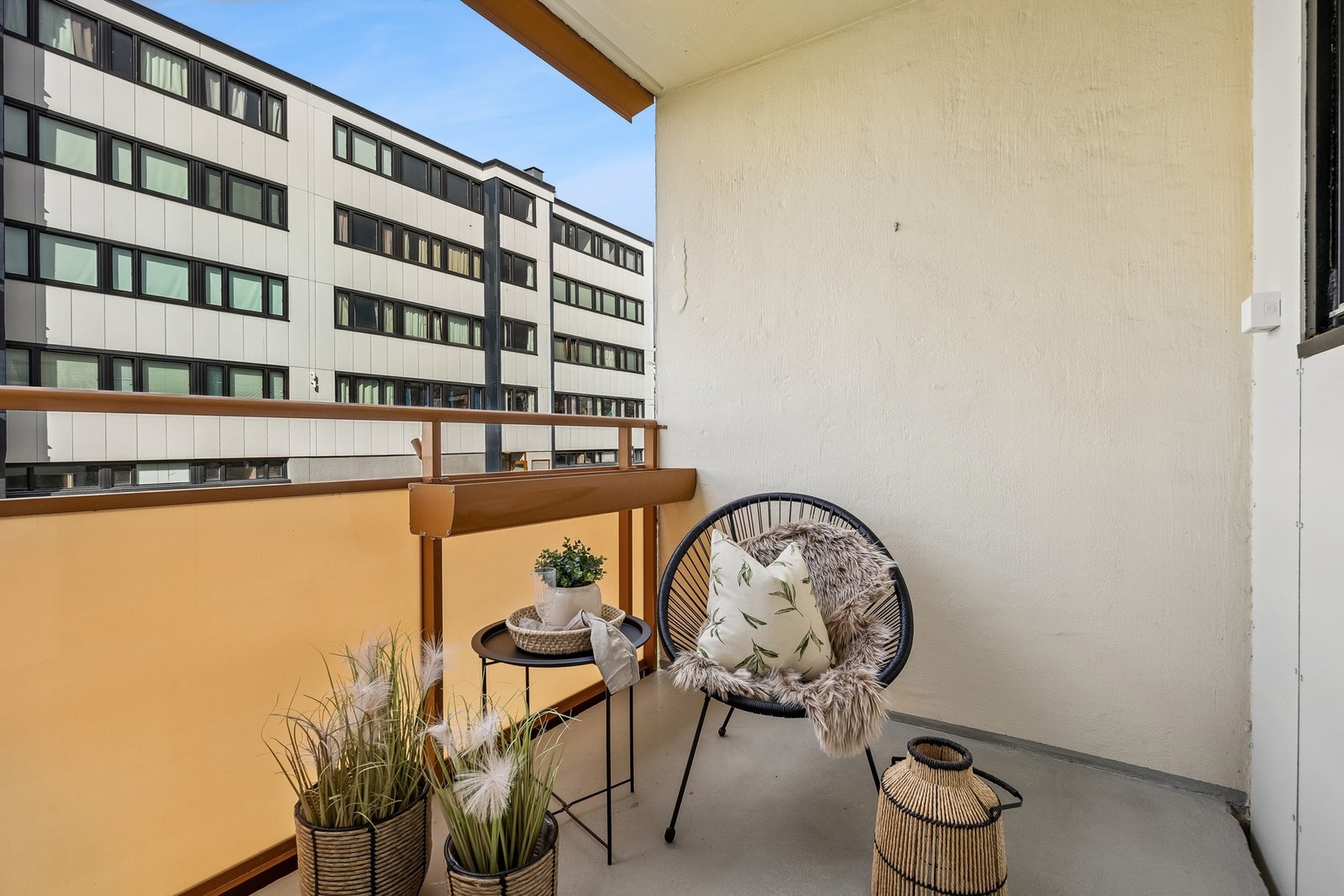 Fra stuen har man tilgang på en vestvendt balkong, her kan man nyte varme sommerdager! Galleribilde