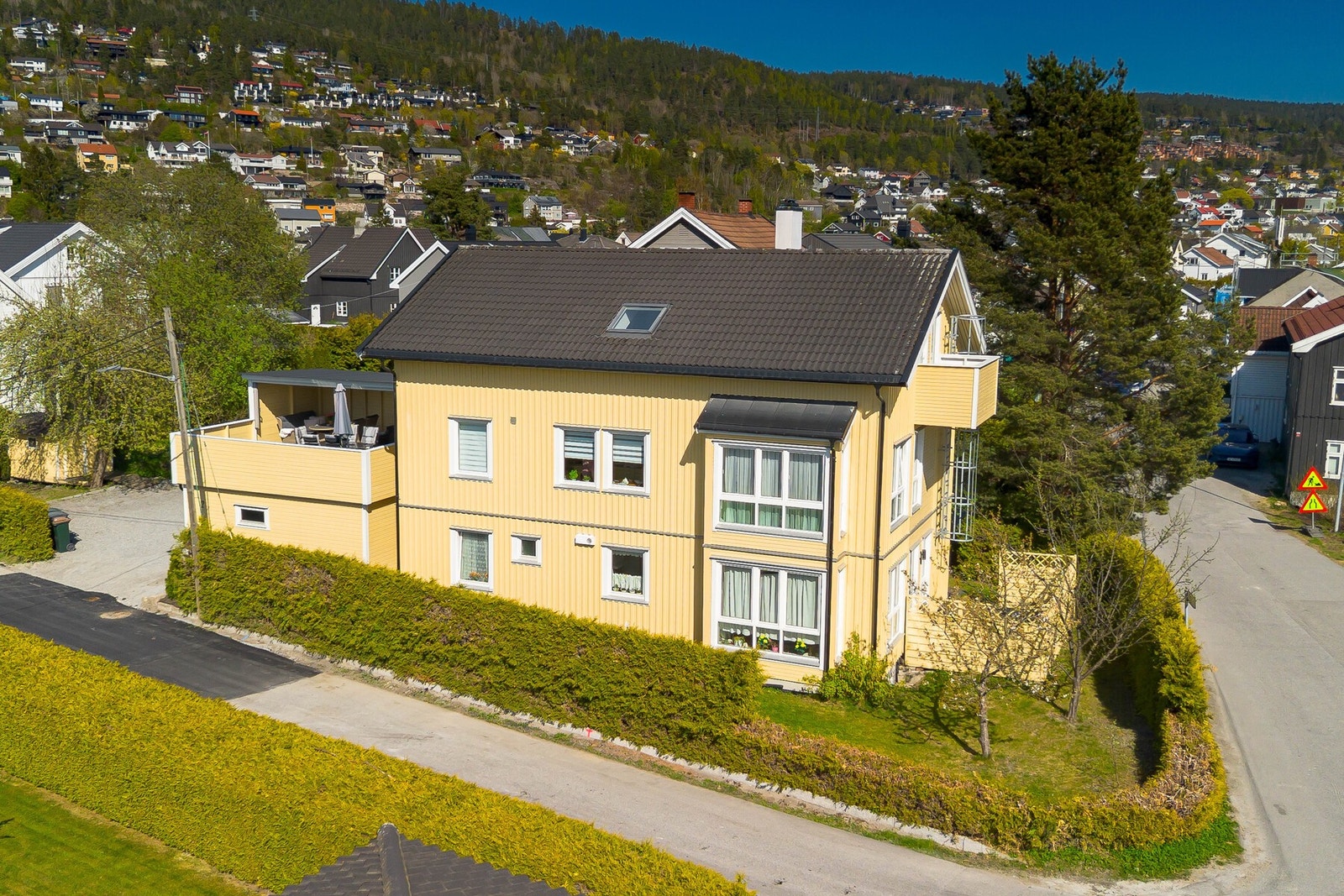 Velkommen til Karjolveien 2. Presentert av Eiendomsmegler MNEF Jørgen Berg. Galleribilde