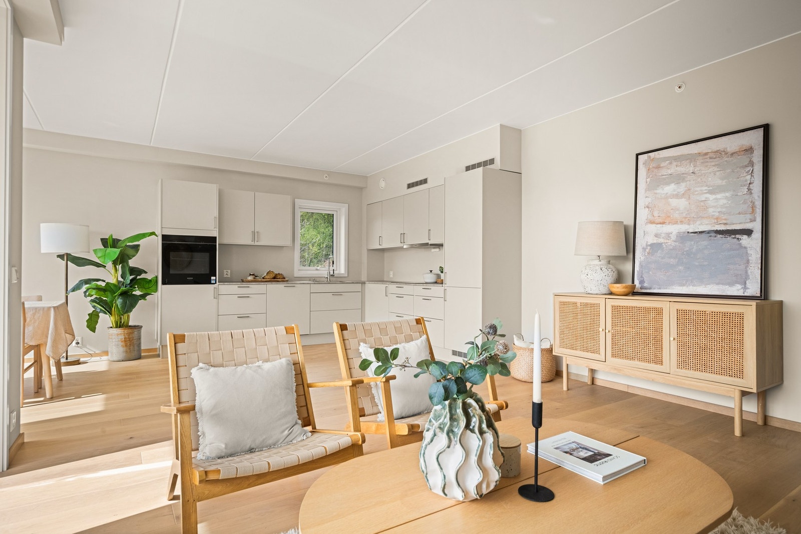Åpen og lys planløsning. Galleribilde