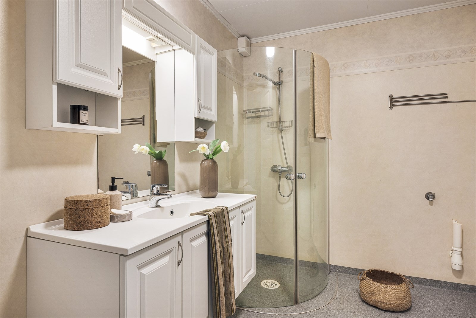 Badet er romslig med sine 7,0 m², og gir gode muligheter for en praktisk og komfortabel hverdag. Galleribilde