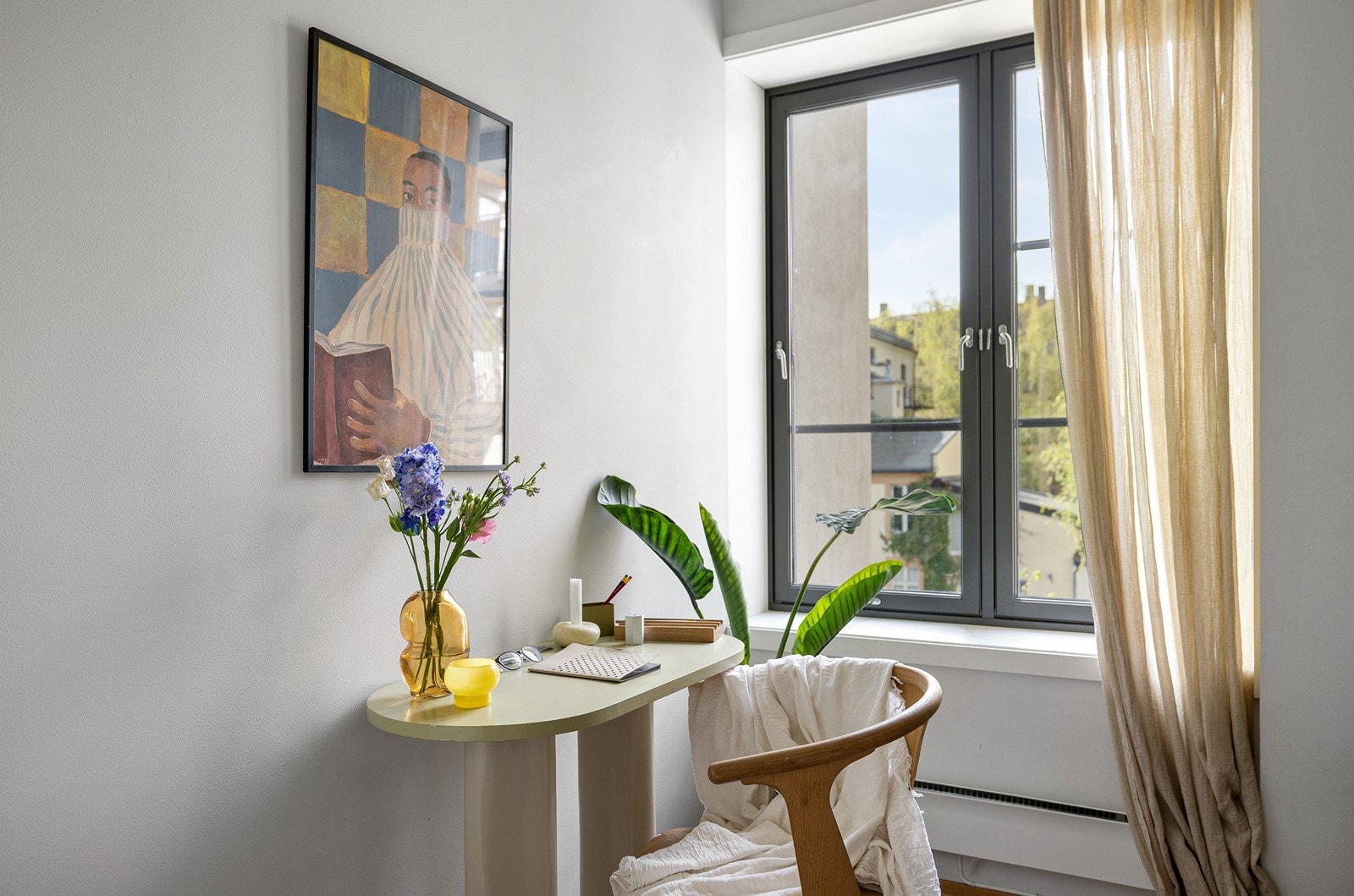 Det tredje soverommet har plass til seng og kan også egne seg som arbeidsrom eller gjesterom Galleribilde